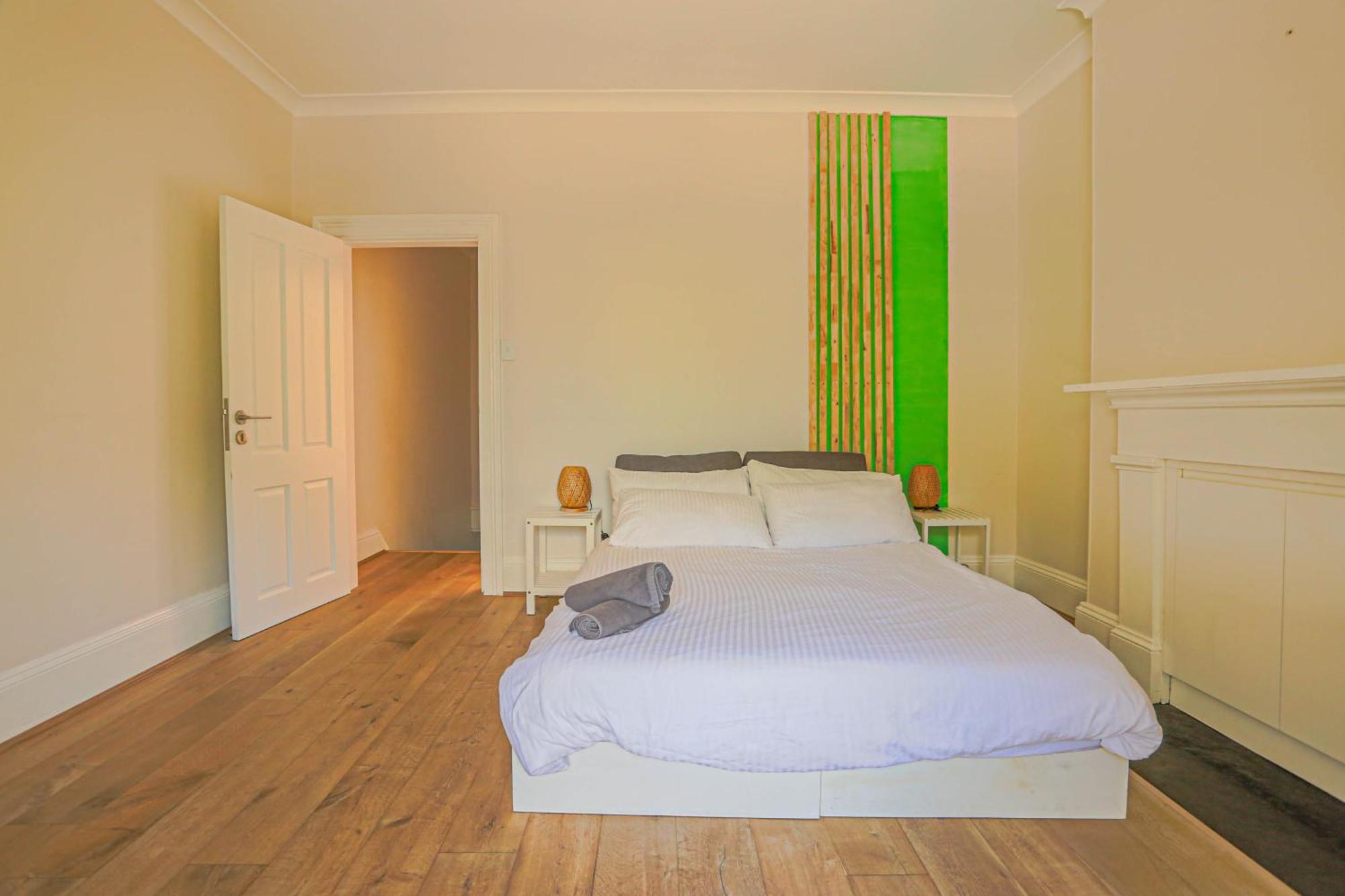 2 Bedroom House With 2 E-bikes Included At Centre Of Chippendale Holiday home *