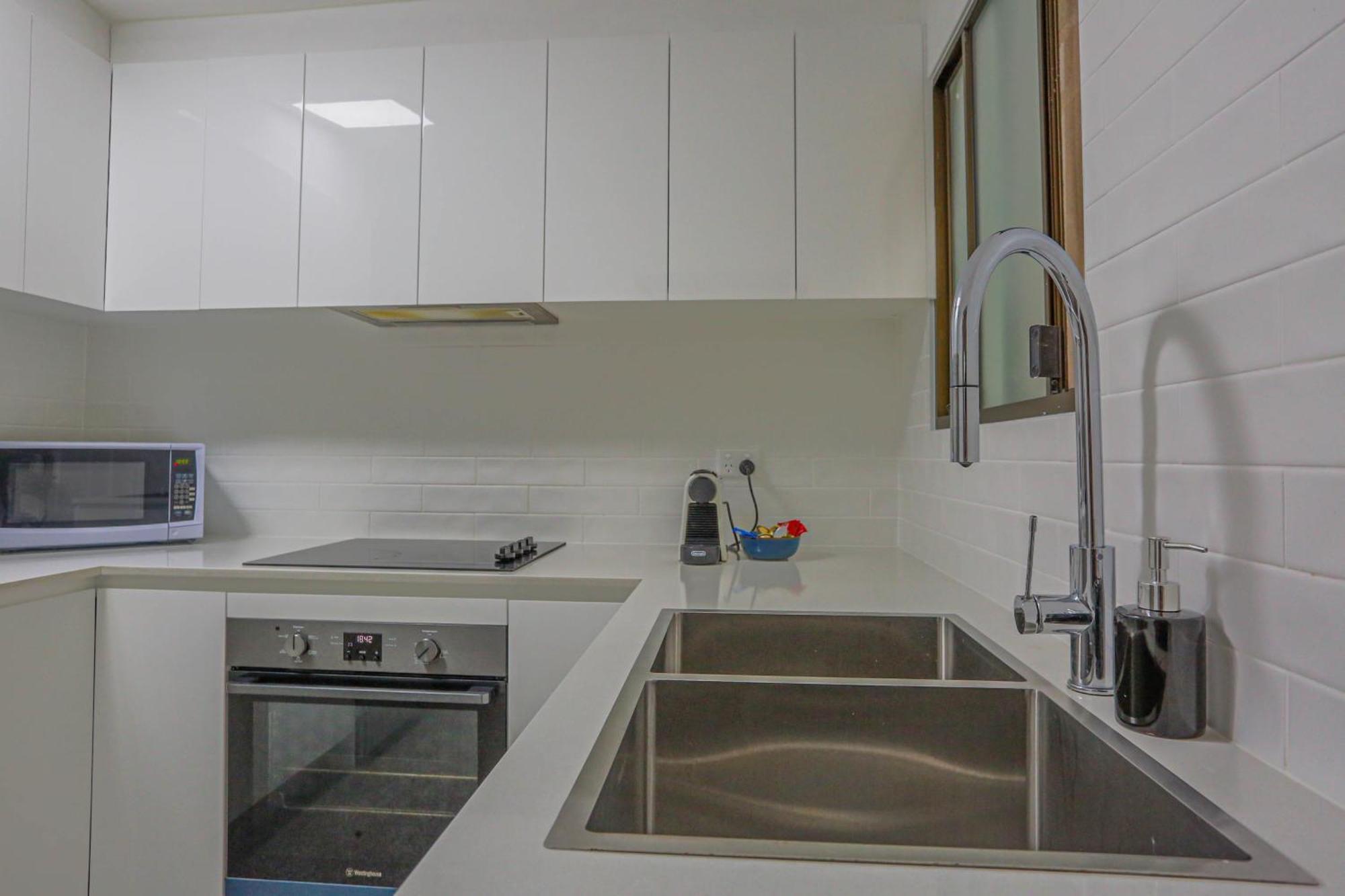 Holiday home 2 Bedroom House With 2 E-bikes Included At Centre Of Chippendale Sydney