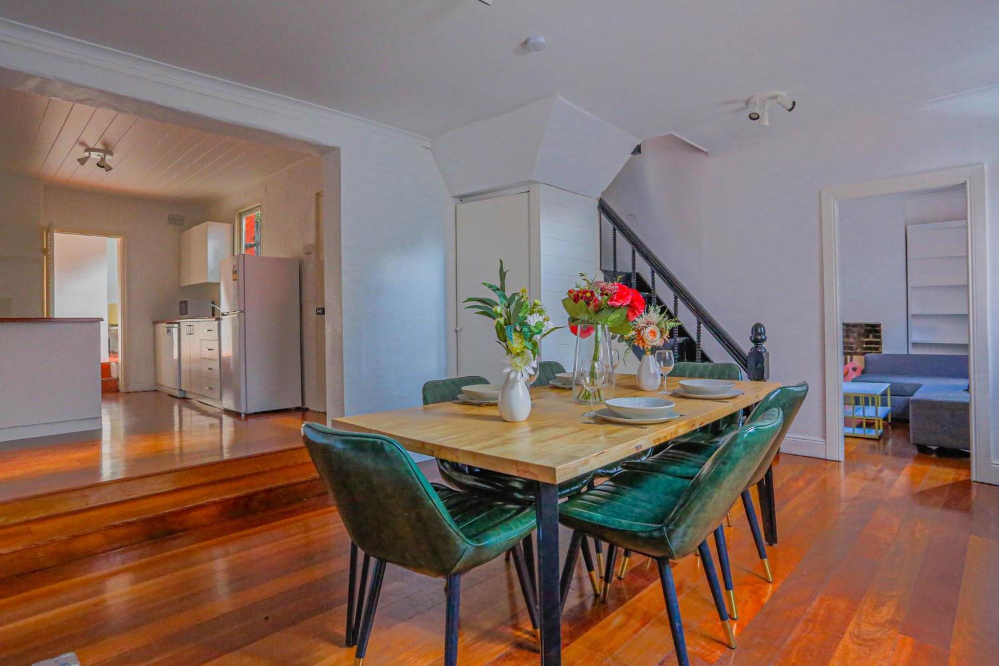 Casa de férias Close To 3 Bedroom House Surry Hills 2 E-bikes Included *