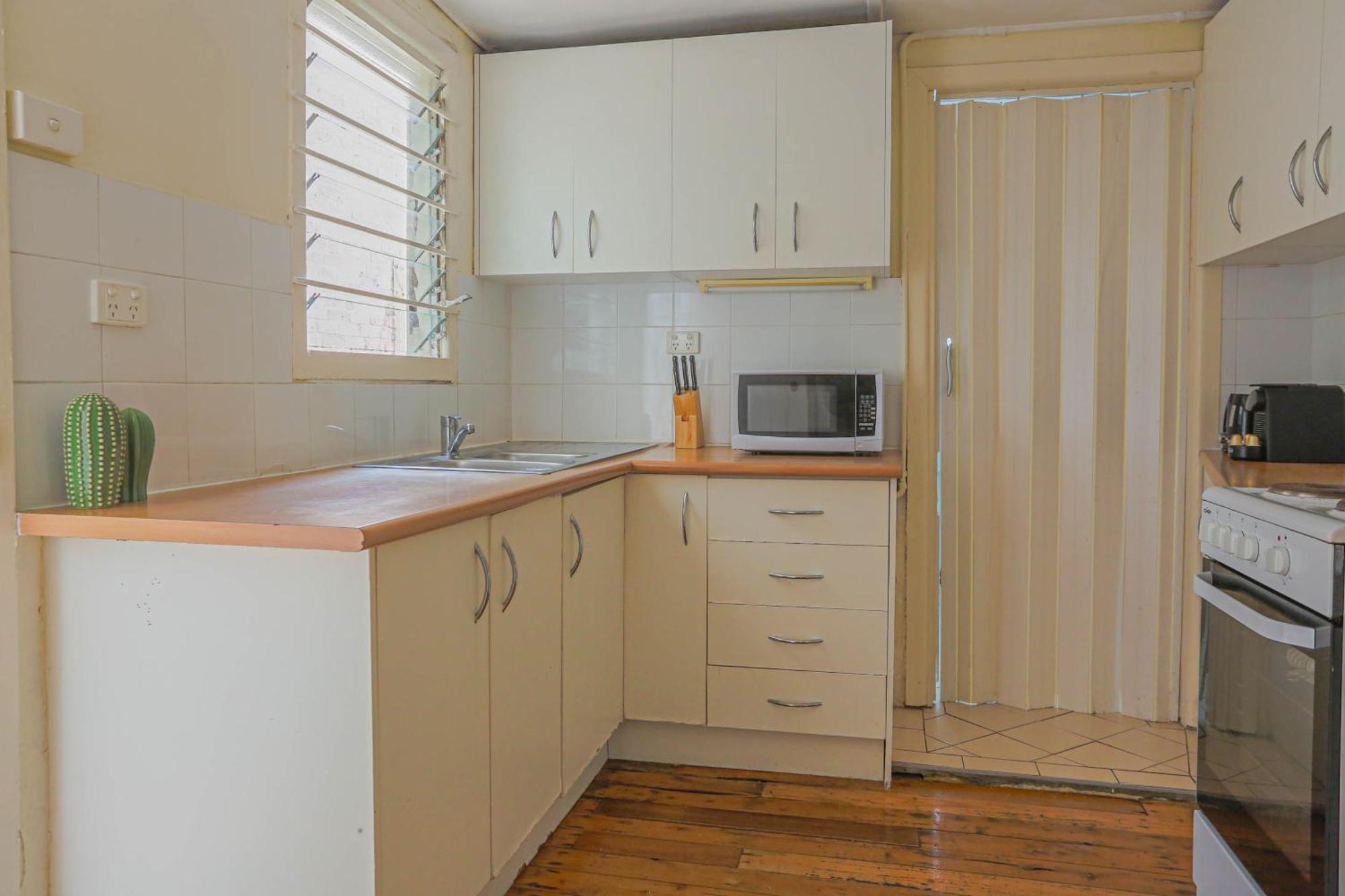 Stylish 3-bedroom Near Darling Harbour - Free E-bikes! Apartment *