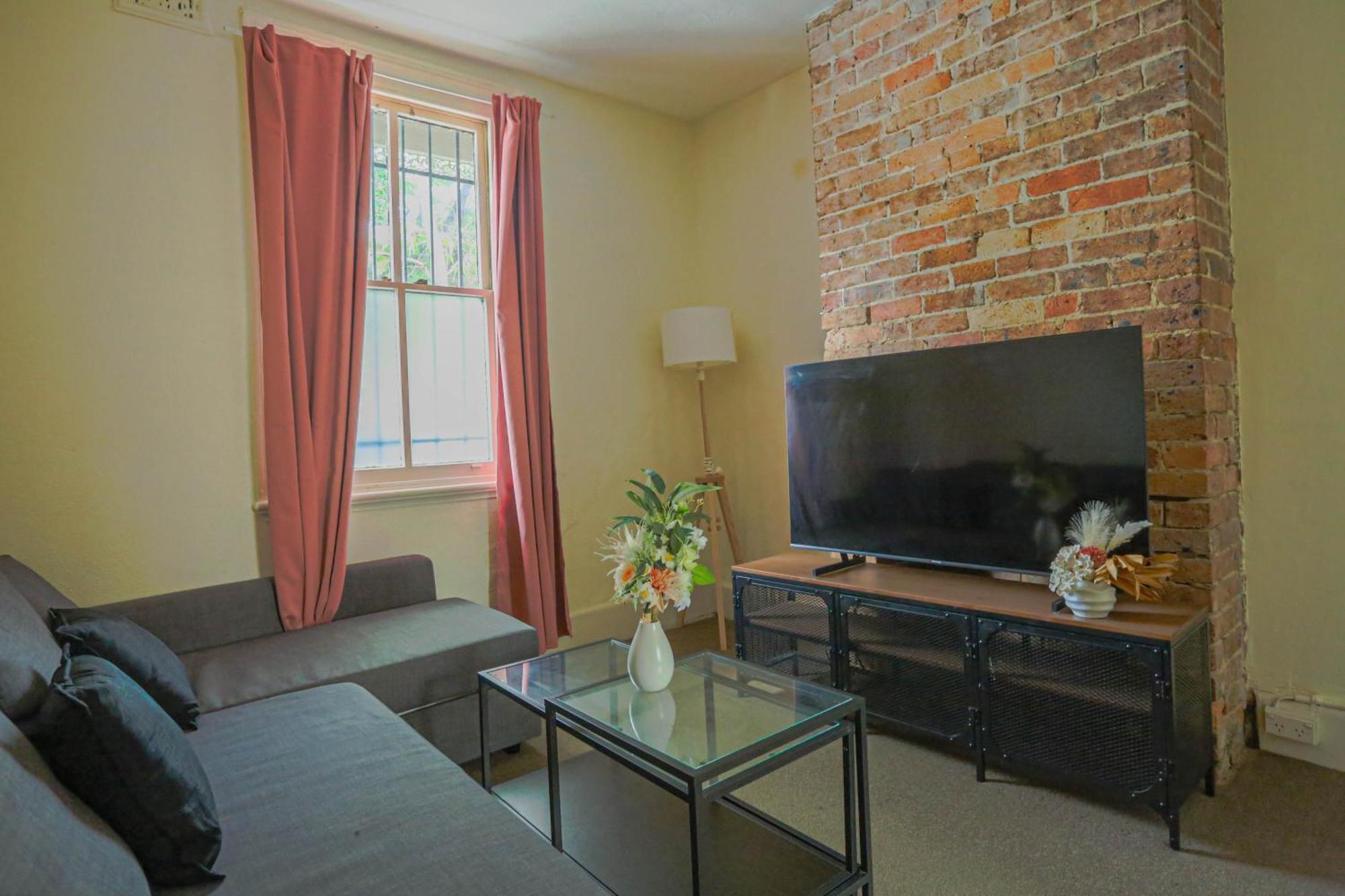 Stylish 3-bedroom Near Darling Harbour - Free E-bikes! *
