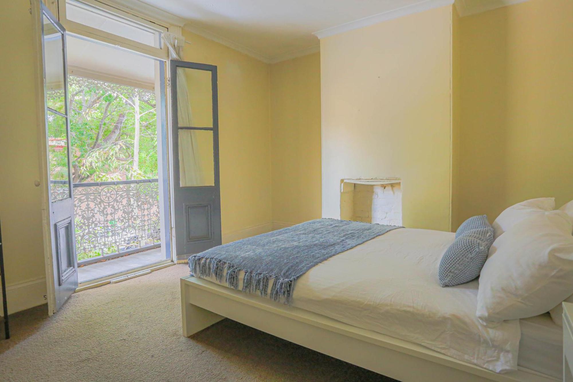 Stylish 3-bedroom Near Darling Harbour - Free E-bikes! Apartment