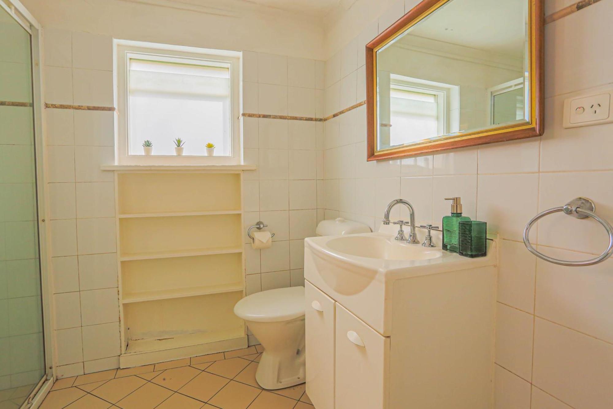 Stylish 3-bedroom Near Darling Harbour - Free E-bikes! * Sydney
