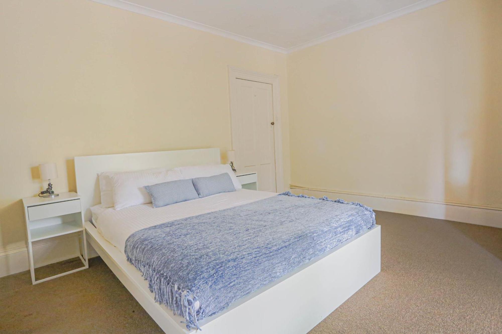 Stylish 3-bedroom Near Darling Harbour - Free E-bikes!