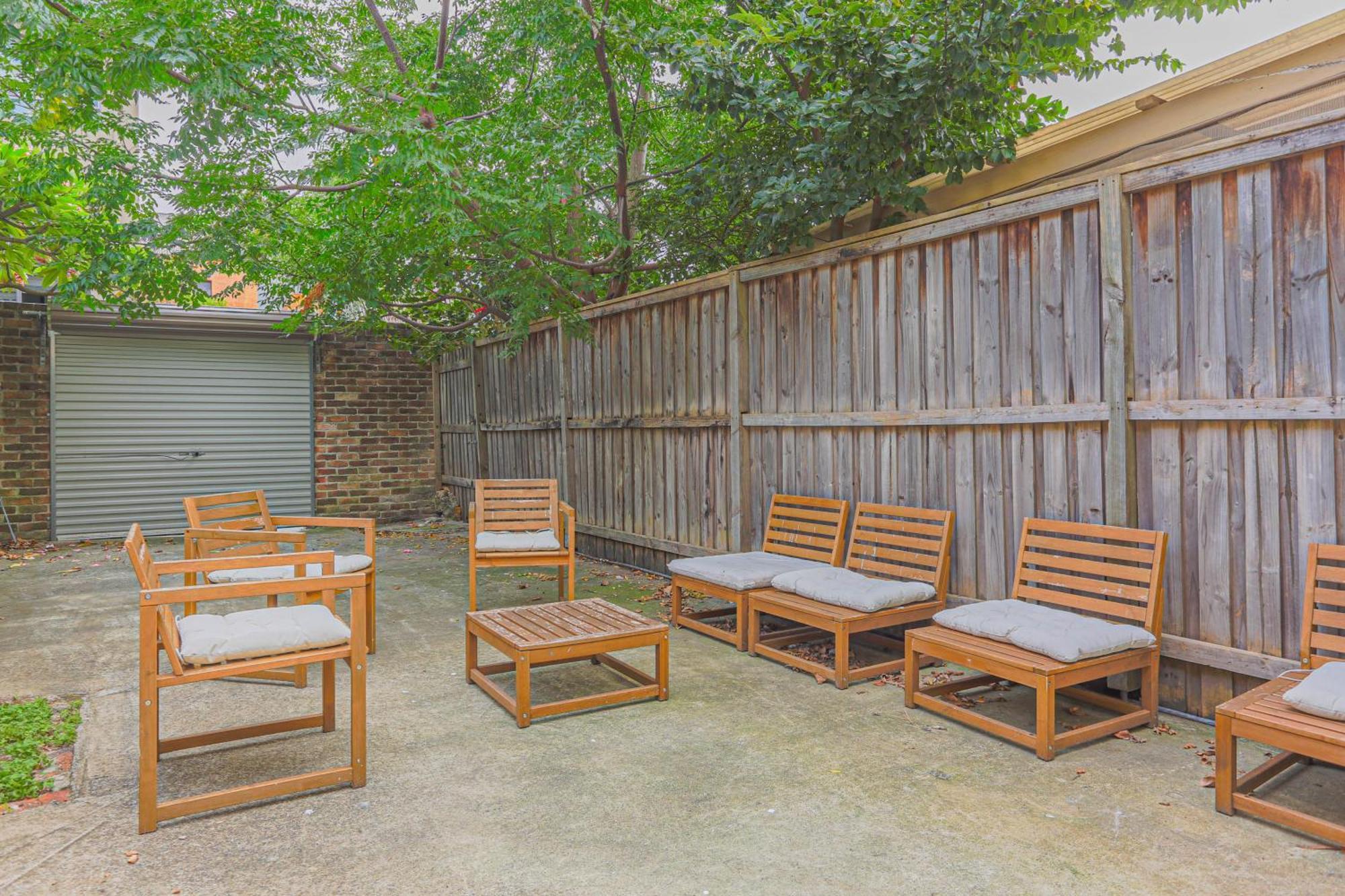 Stylish 3-bedroom Near Darling Harbour - Free E-bikes! Apartment Sydney