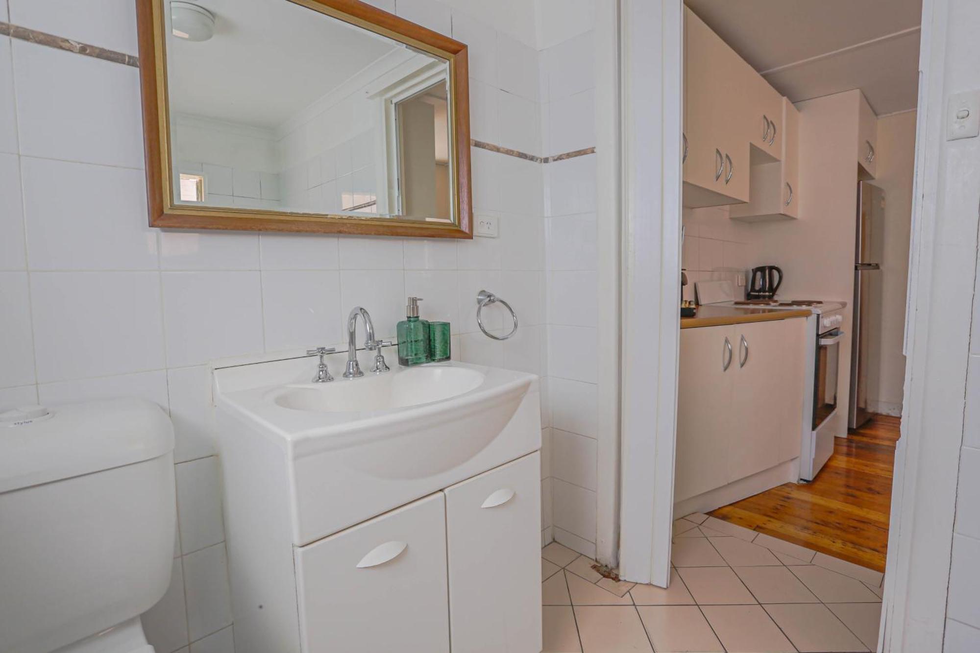 Stylish 3-bedroom Near Darling Harbour - Free E-bikes! *