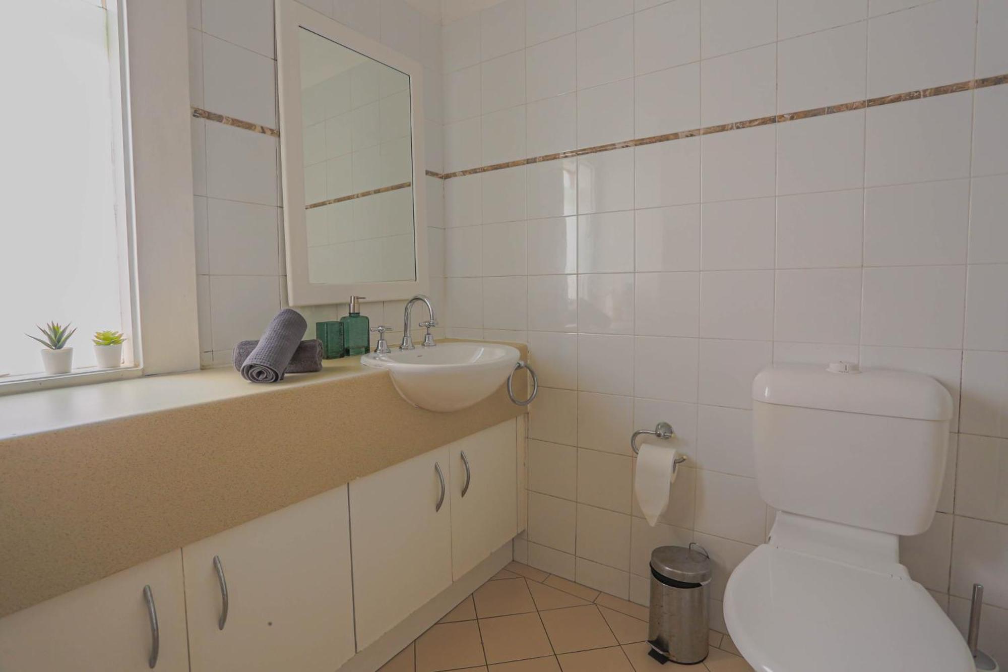 Stylish 3-bedroom Near Darling Harbour - Free E-bikes! Sydney