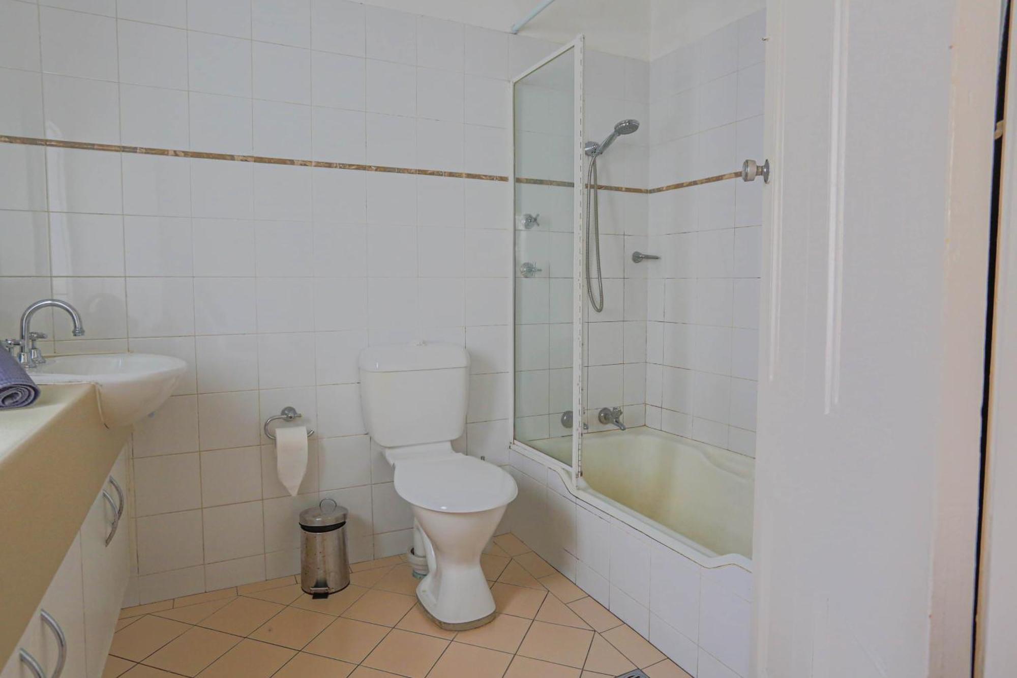Stylish 3-bedroom Near Darling Harbour - Free E-bikes! * Sydney