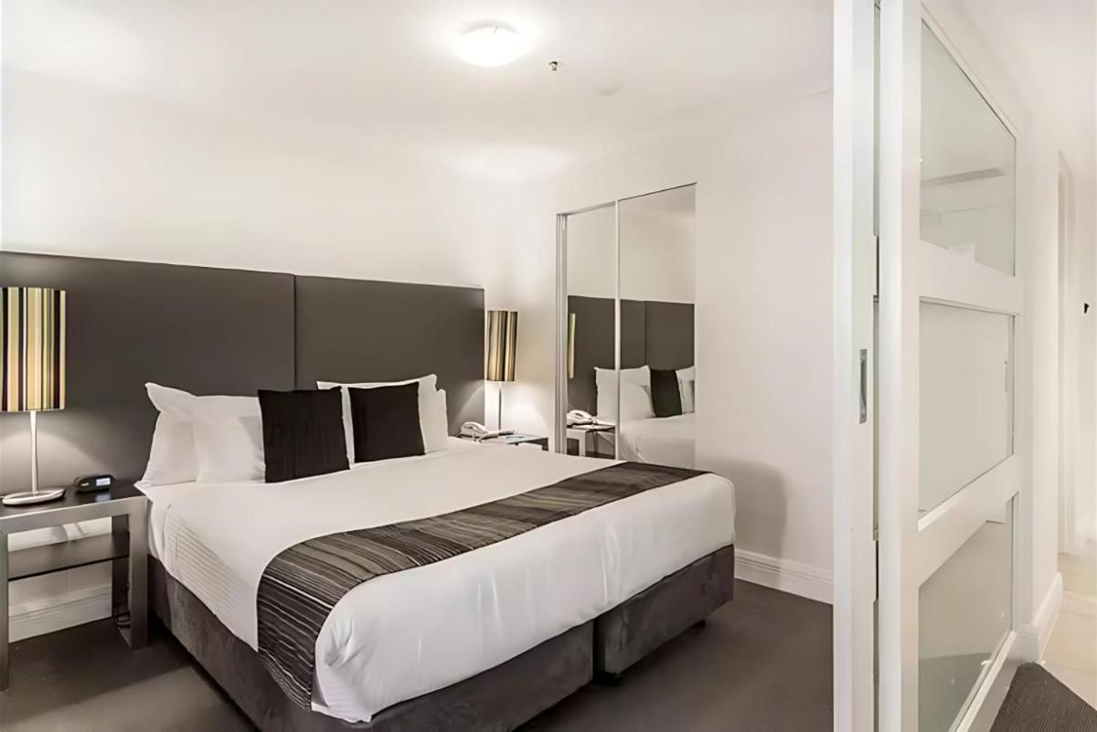 Pi702 - Ideally Located Cbd Apartment *