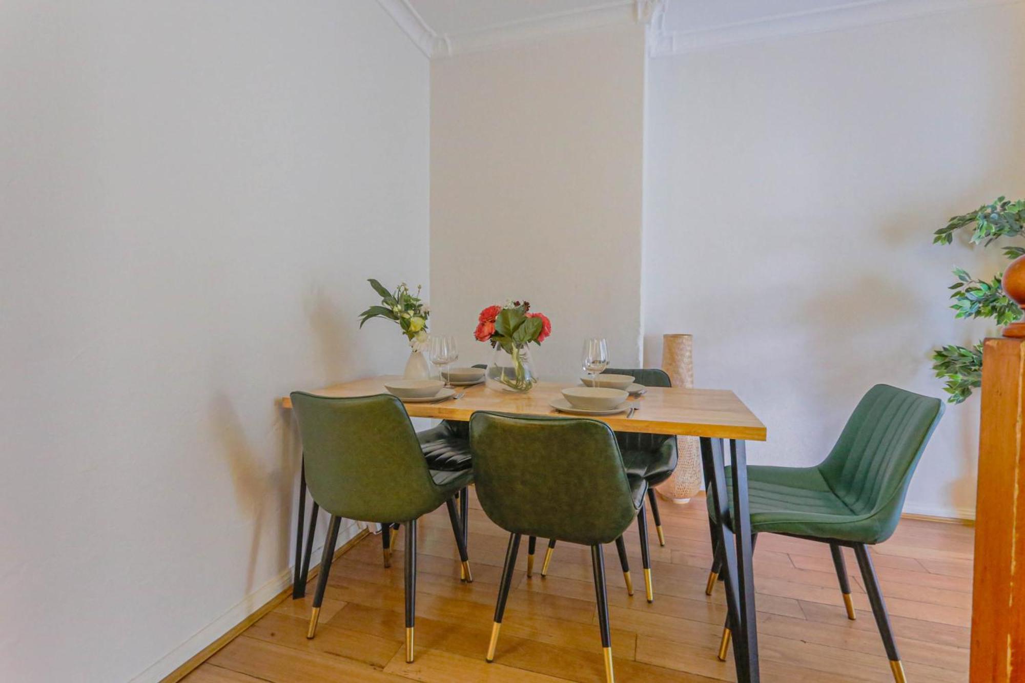 2 Bedroom Darling Harbour - Pyrmont 2 E-bikes Included * Sydney