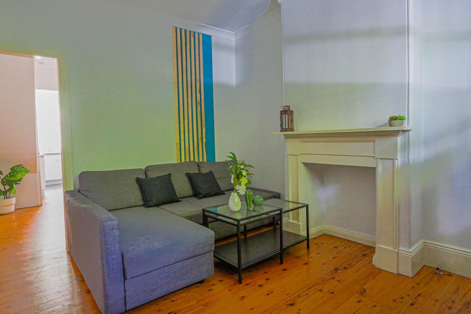 Elegant 2 Bedroom On The Edge Of Downtown Dowling St 2 E-bikes Included Holiday home Sydney