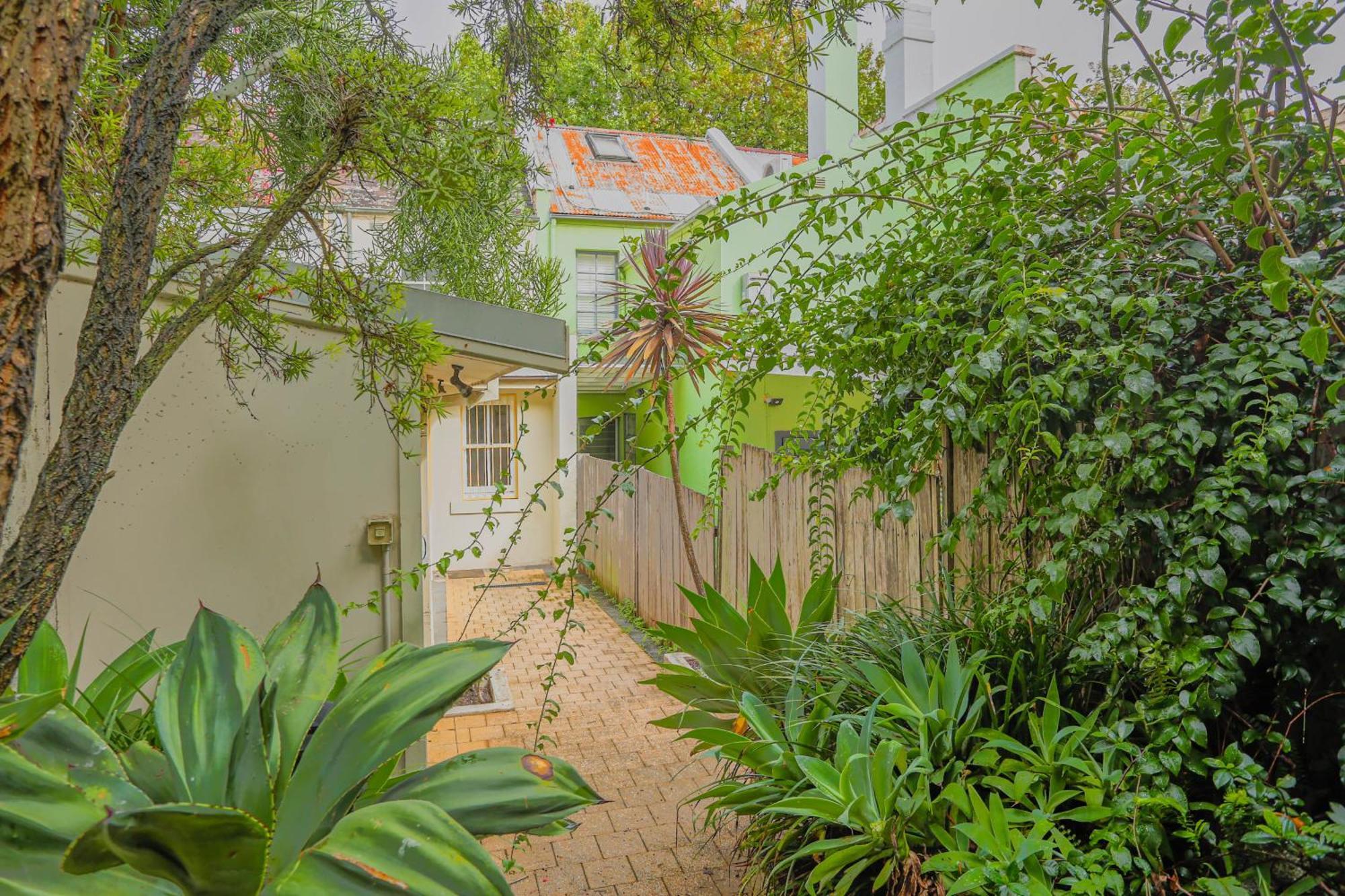 Elegant 2 Bedroom On The Edge Of Downtown Dowling St 2 E-bikes Included Holiday home