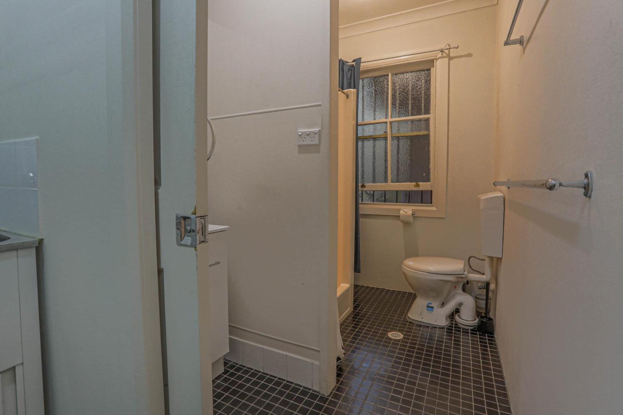 Affordable 3 Bedroom House Darlinghurst With 2 E-bikes Included