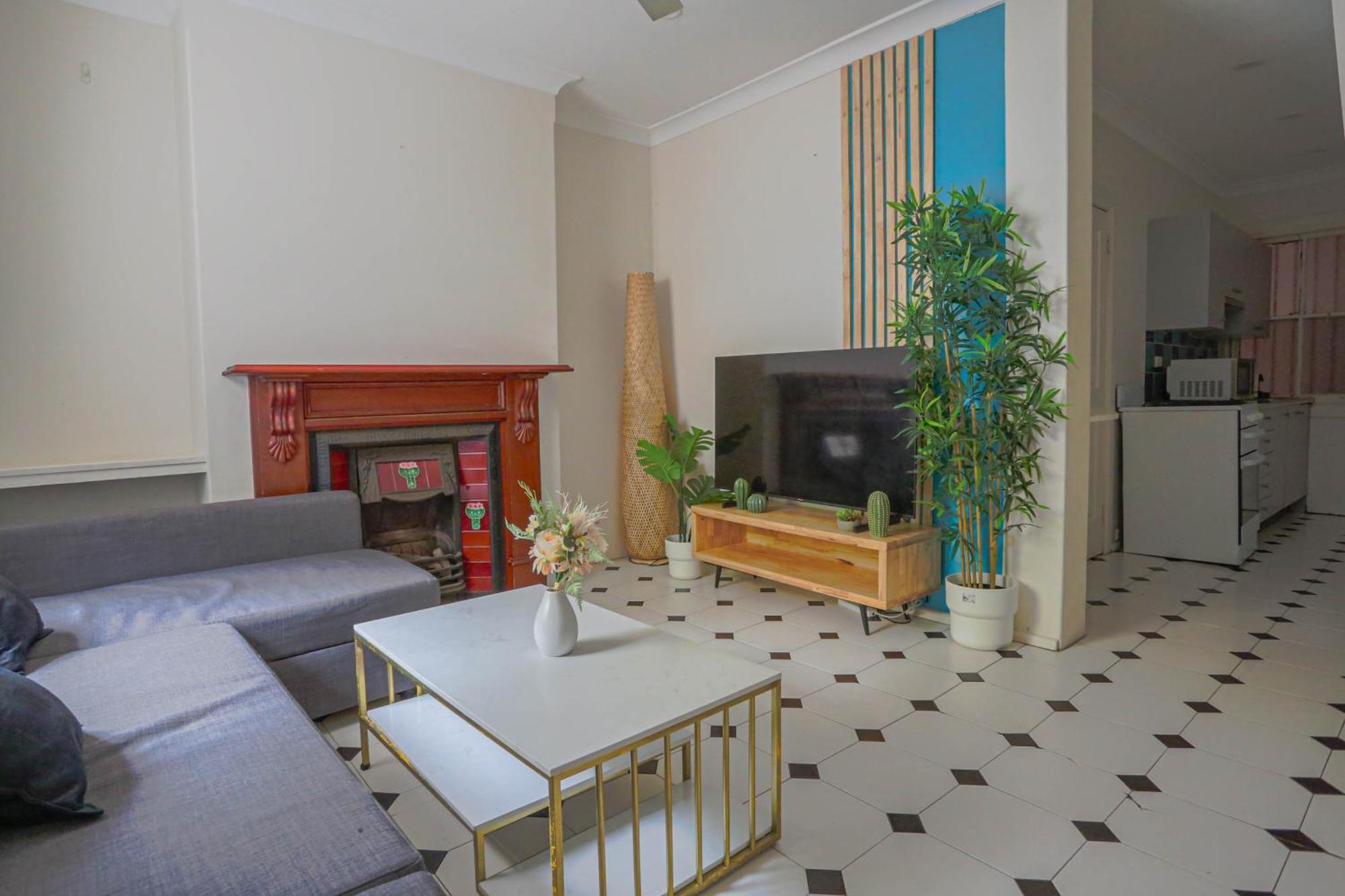 Bahay bakasyunan Affordable 3 Bedroom House Darlinghurst With 2 E-bikes Included