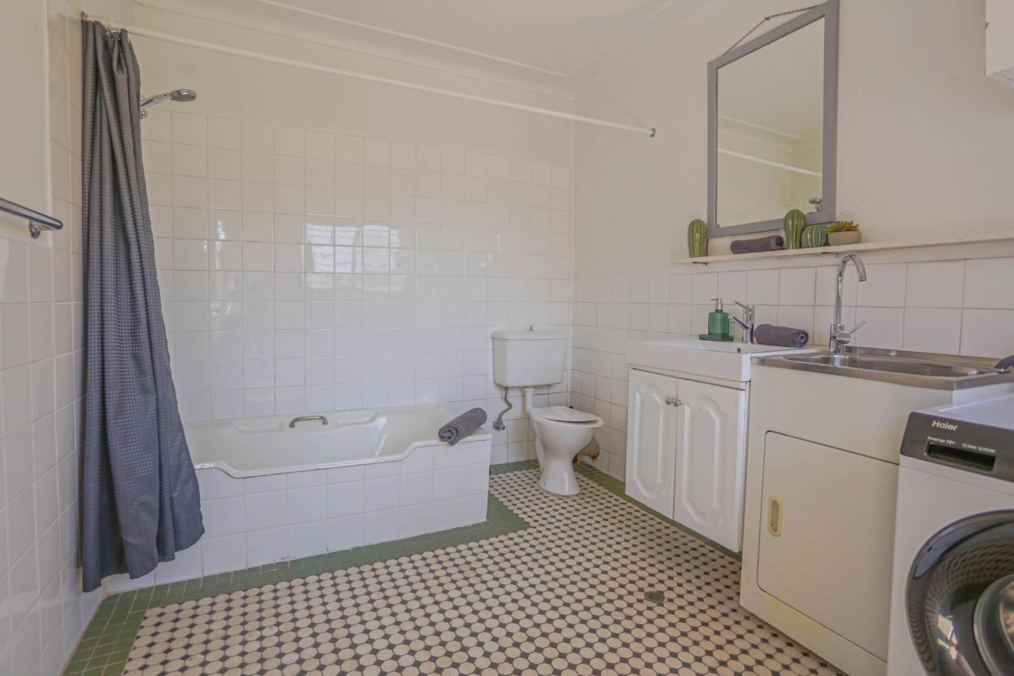 Close To 2 Bedroom House Surry Hills * Sydney