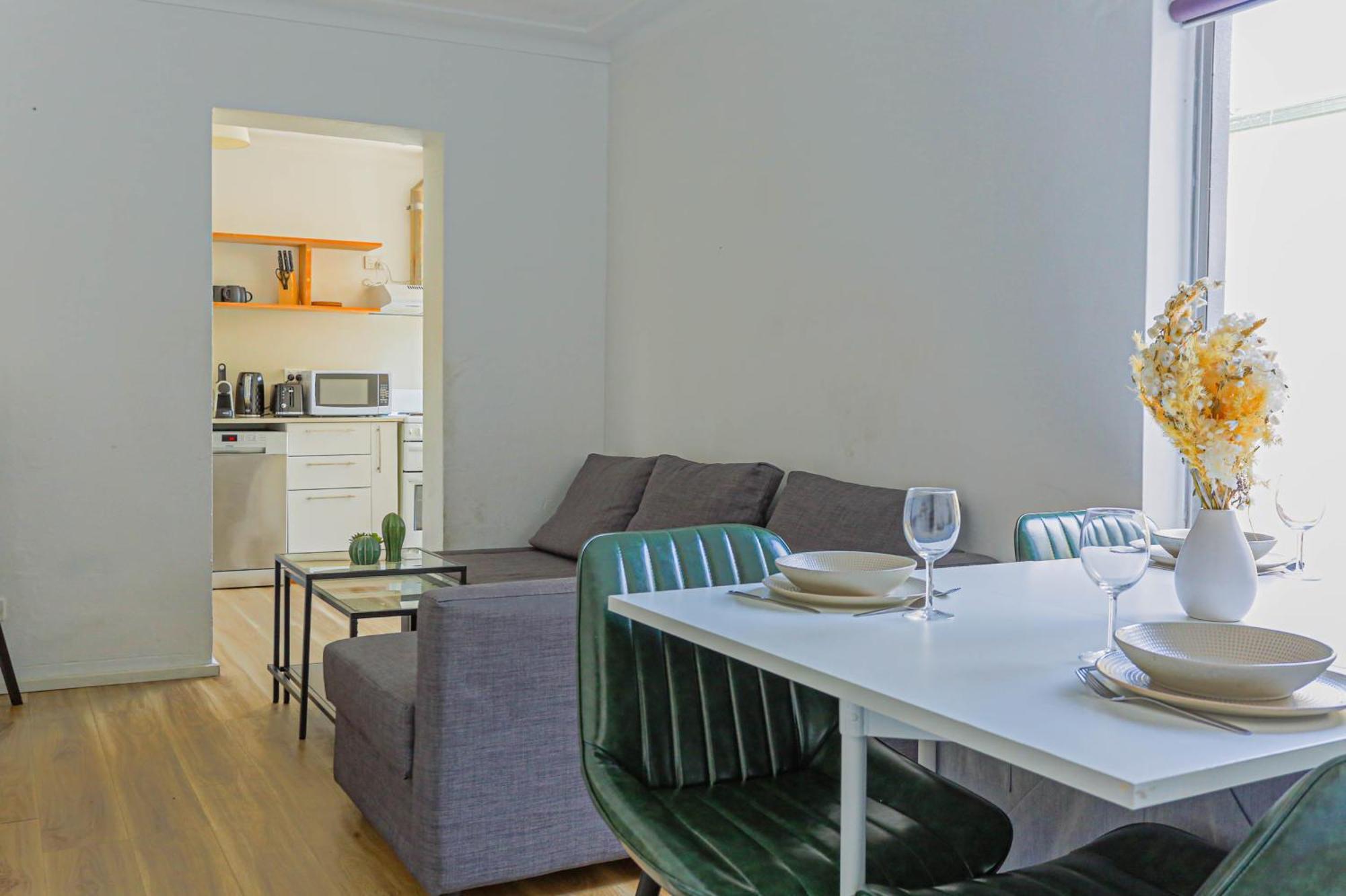 Close To 2 Bedroom House Surry Hills *