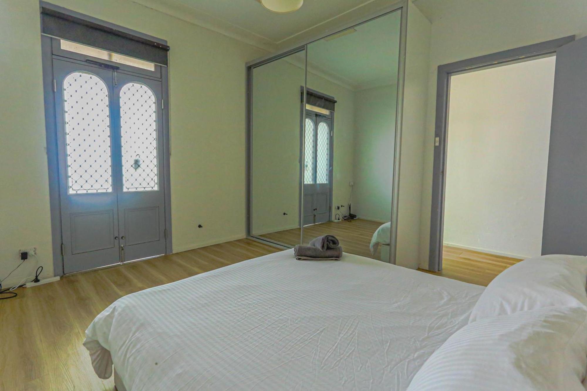 Close To 2 Bedroom House Surry Hills *