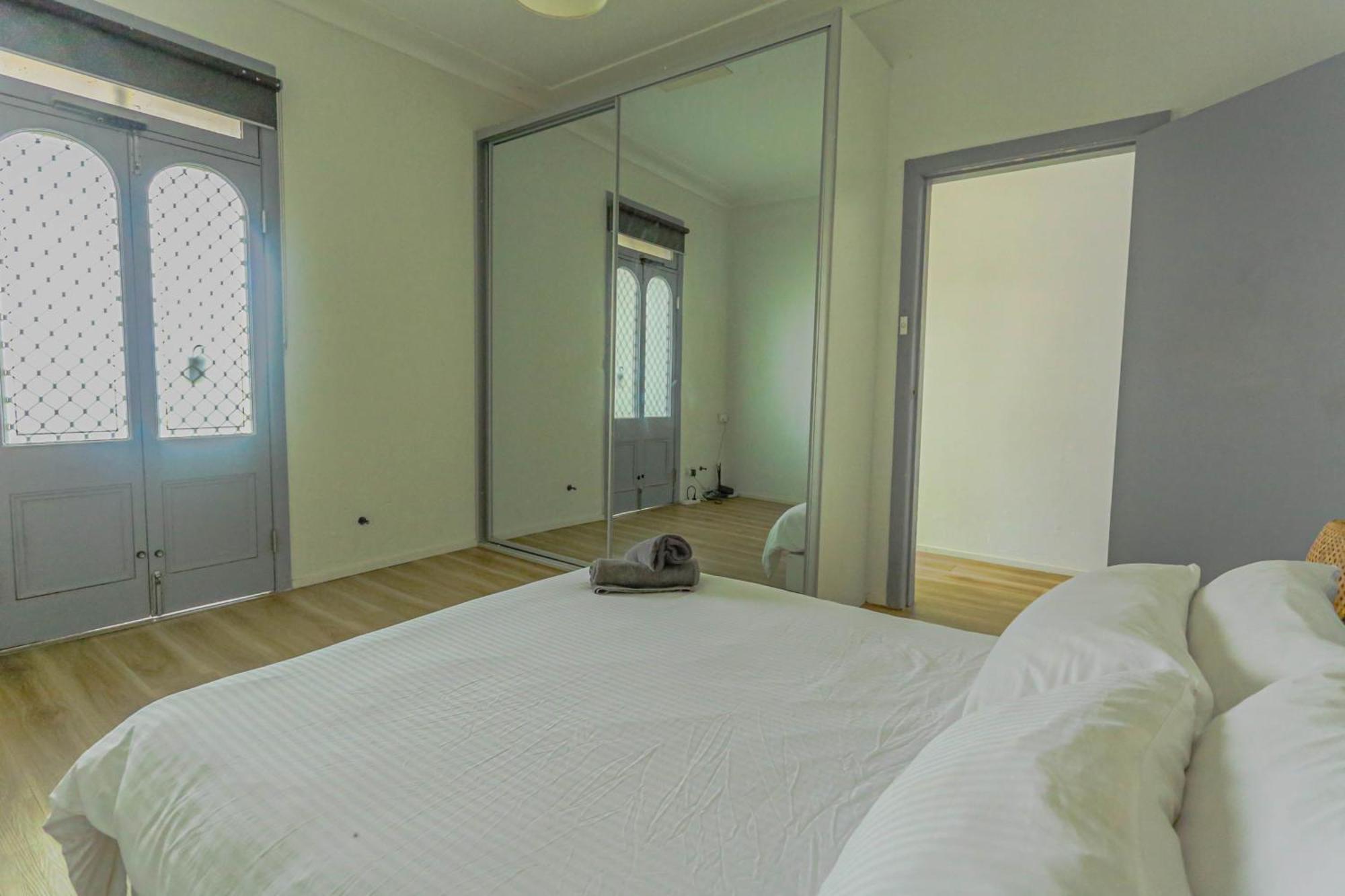 Close To 2 Bedroom House Surry Hills Sydney