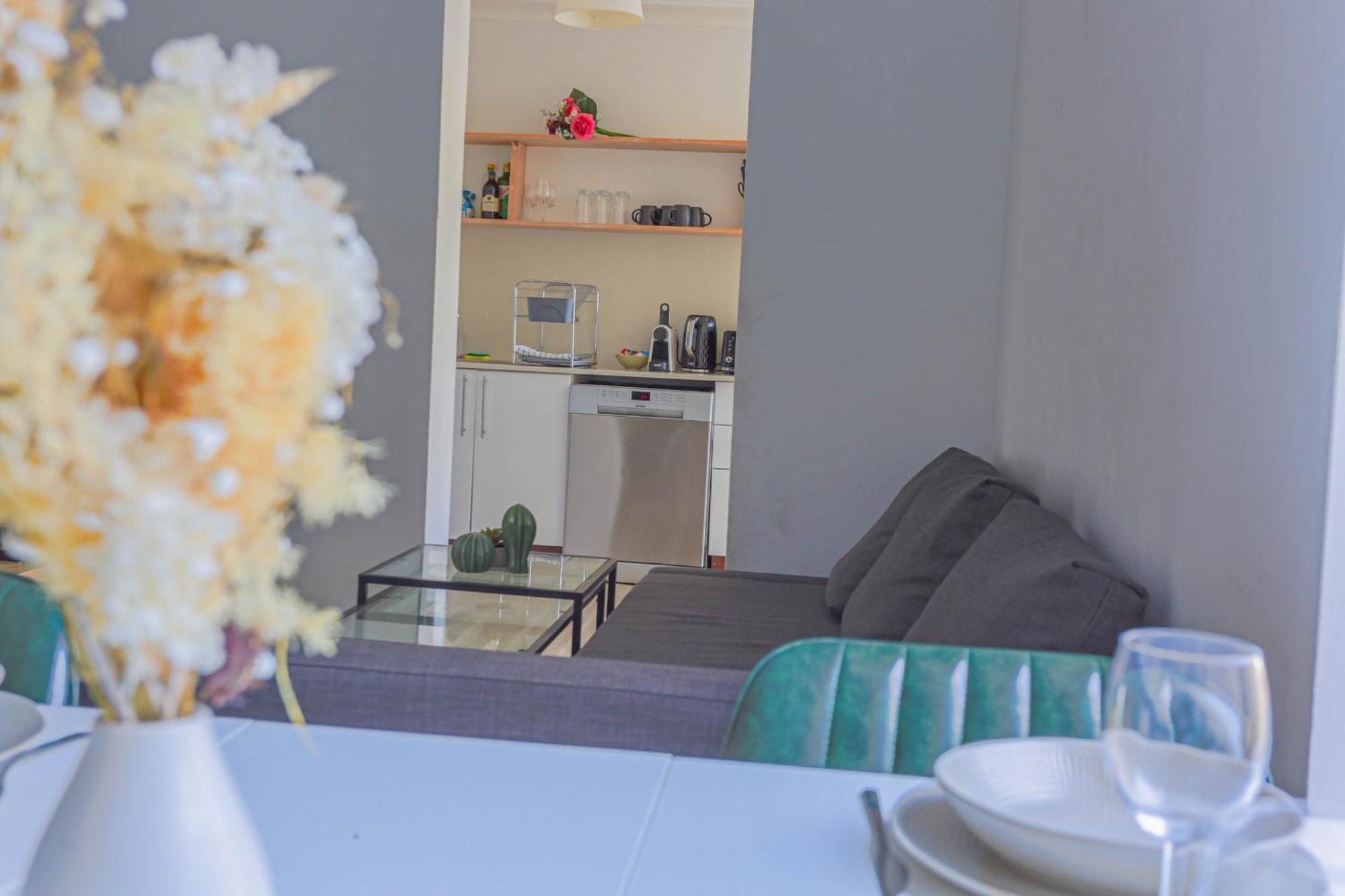 Close To 2 Bedroom House Surry Hills * Sydney