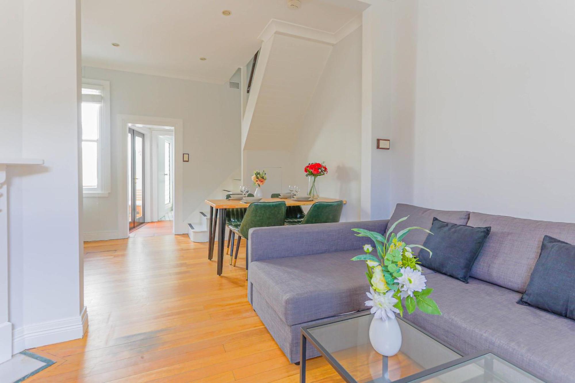 Superb 2 Bedroom House Woolloomooloo Nsw *