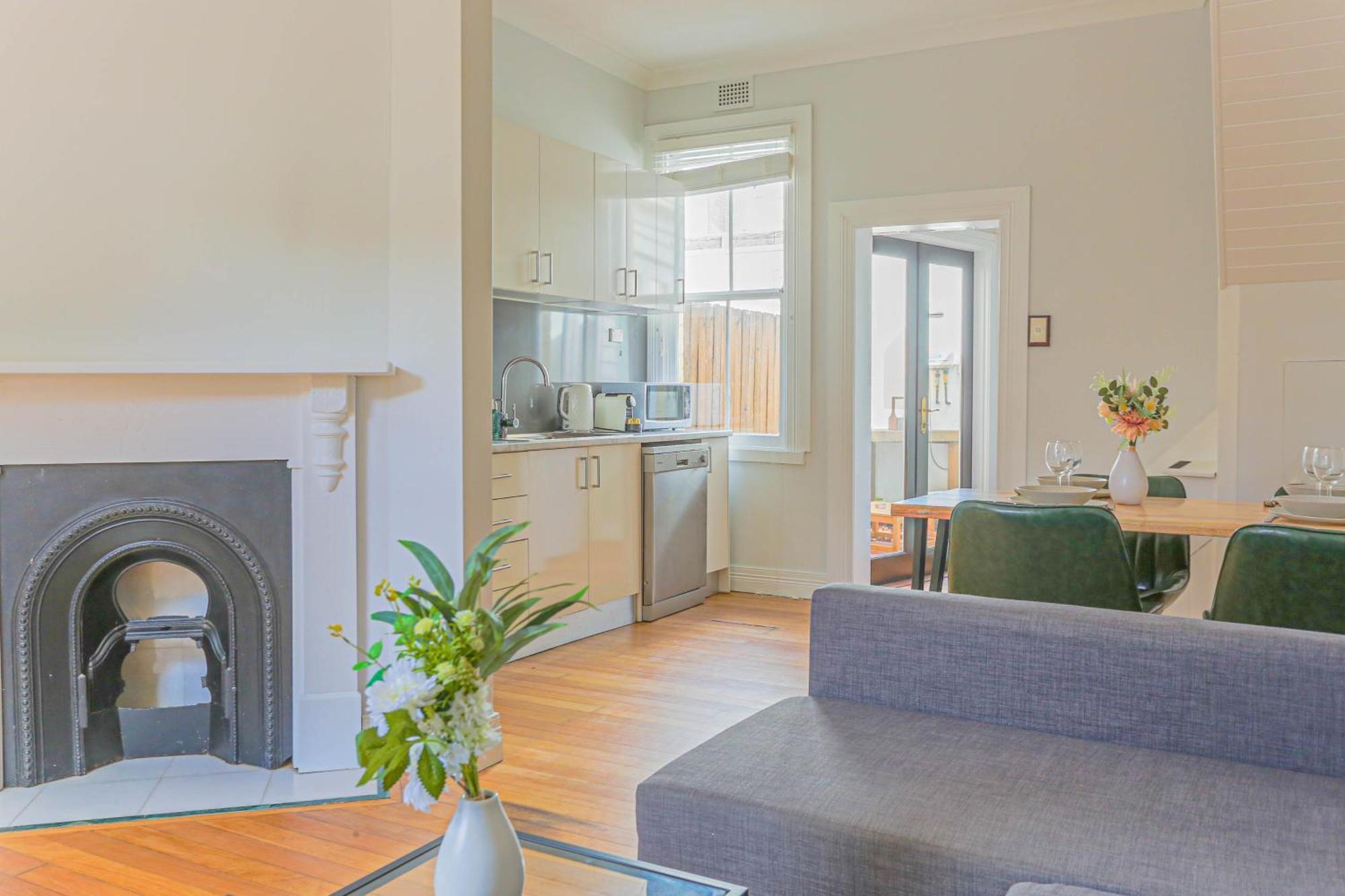Superb 2 Bedroom House Woolloomooloo Nsw Holiday home Sydney