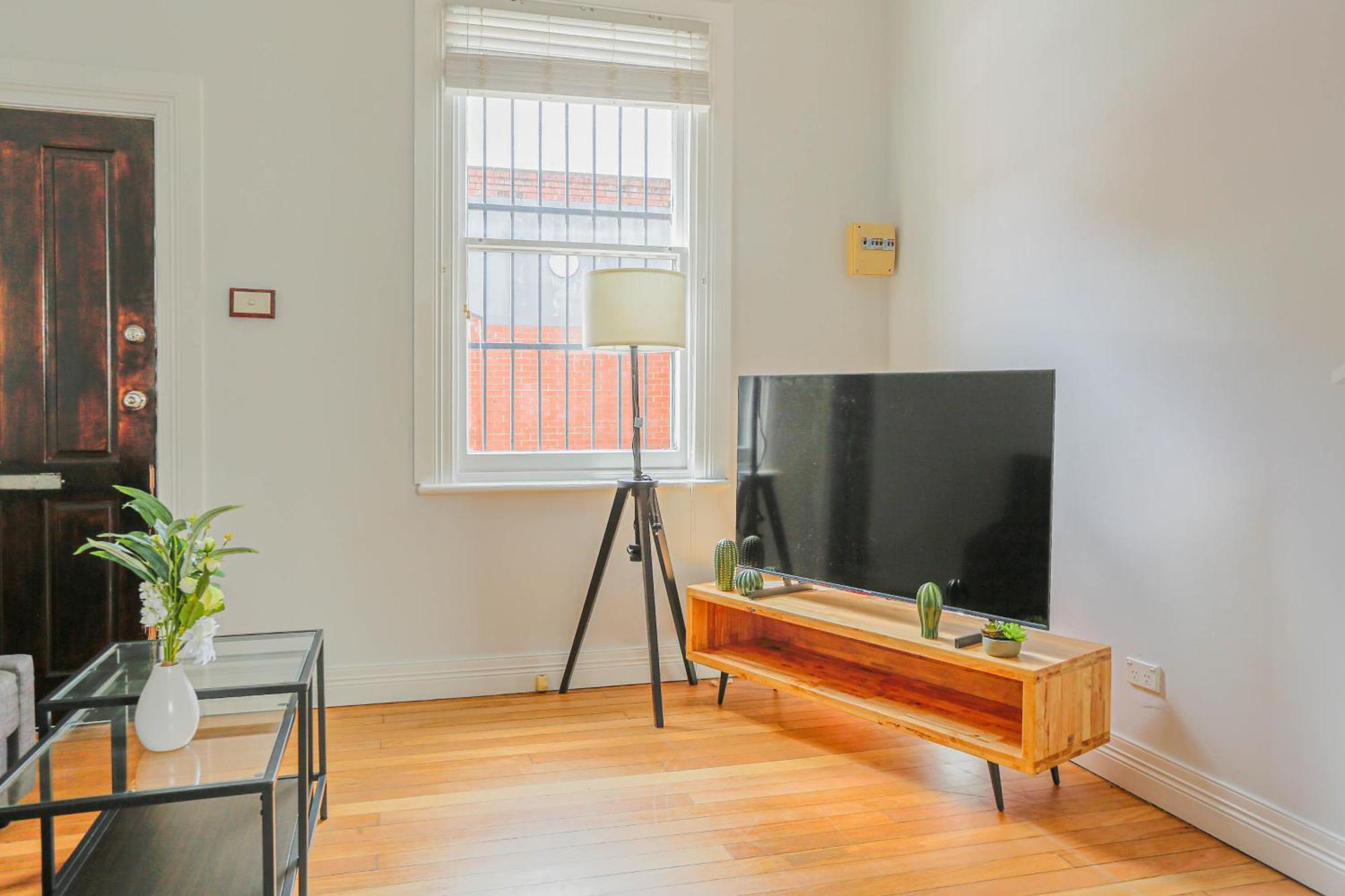 Superb 2 Bedroom House Woolloomooloo Nsw *