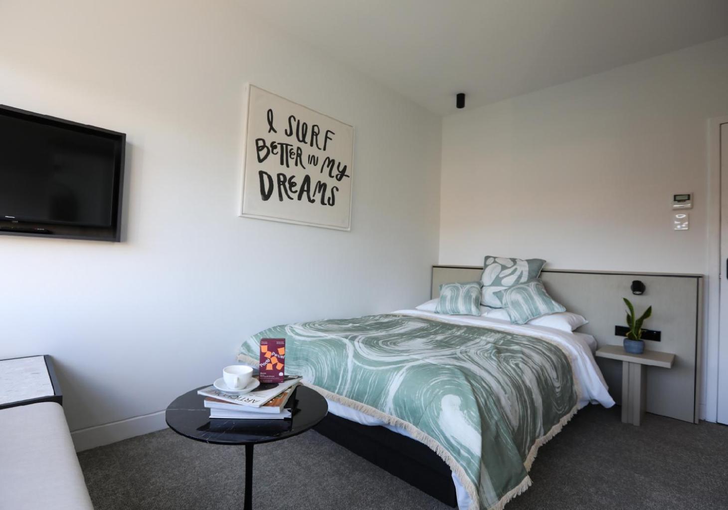 Barrys Road Hotel Sydney