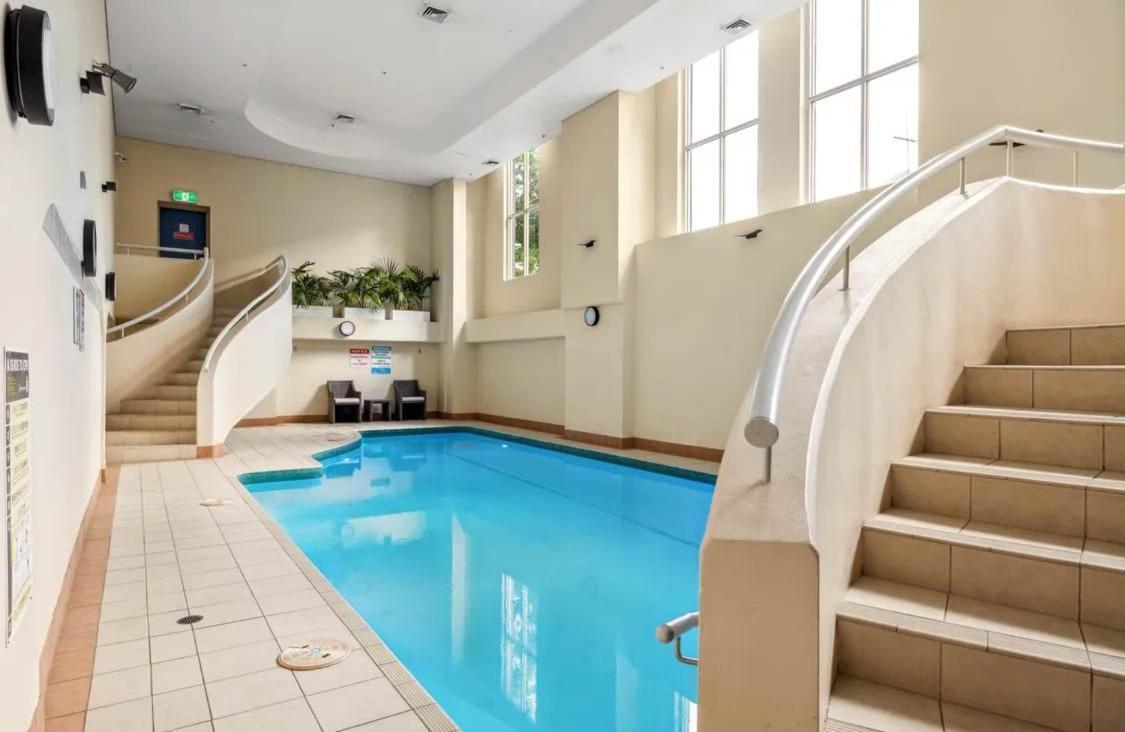 Surry Hills Loft-style Heritage 1br - Indoor Pool, Sauna & Gym *