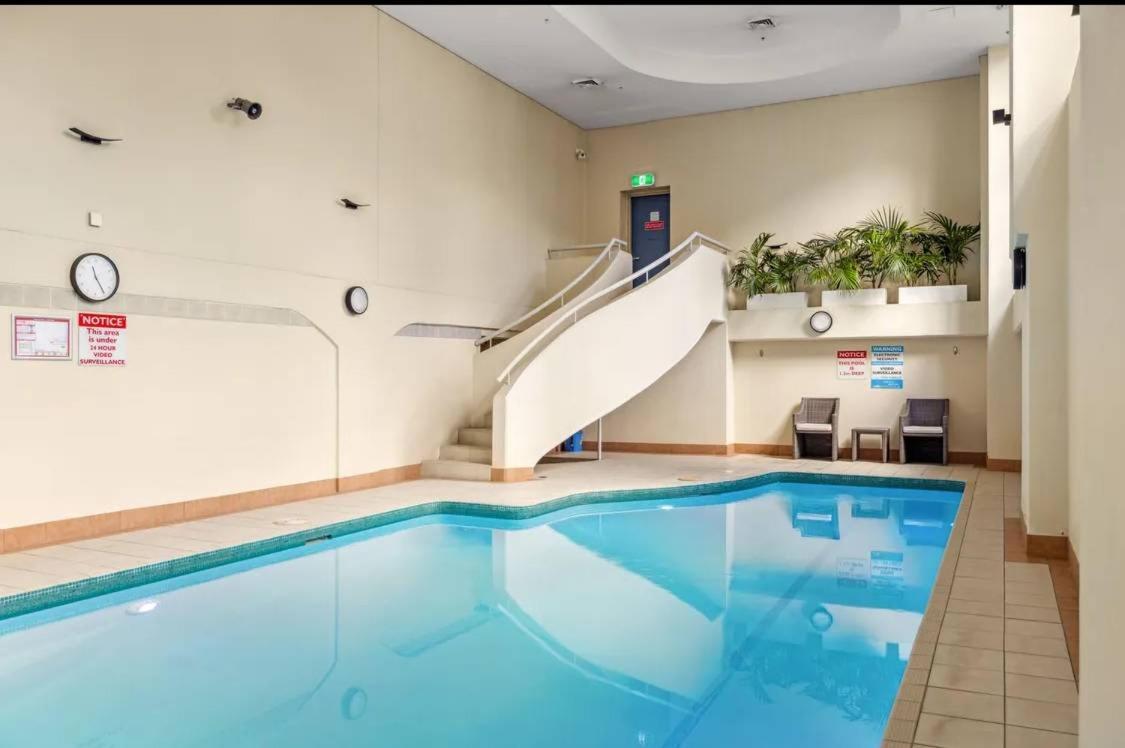Surry Hills Loft-style Heritage 1br - Indoor Pool, Sauna & Gym Apartment