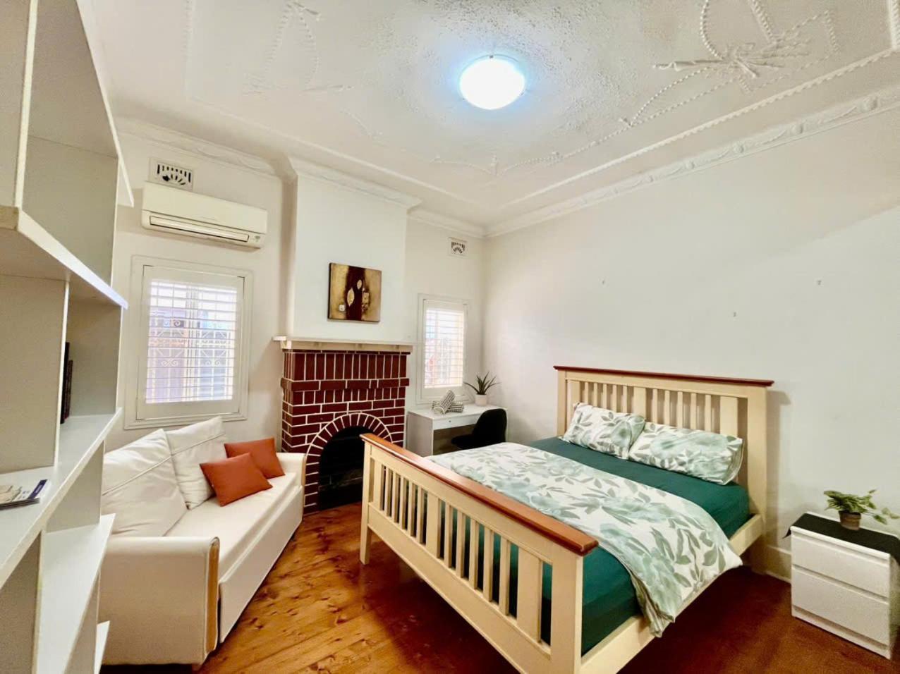 Next To A Scenic And Lively Homestay Sydney