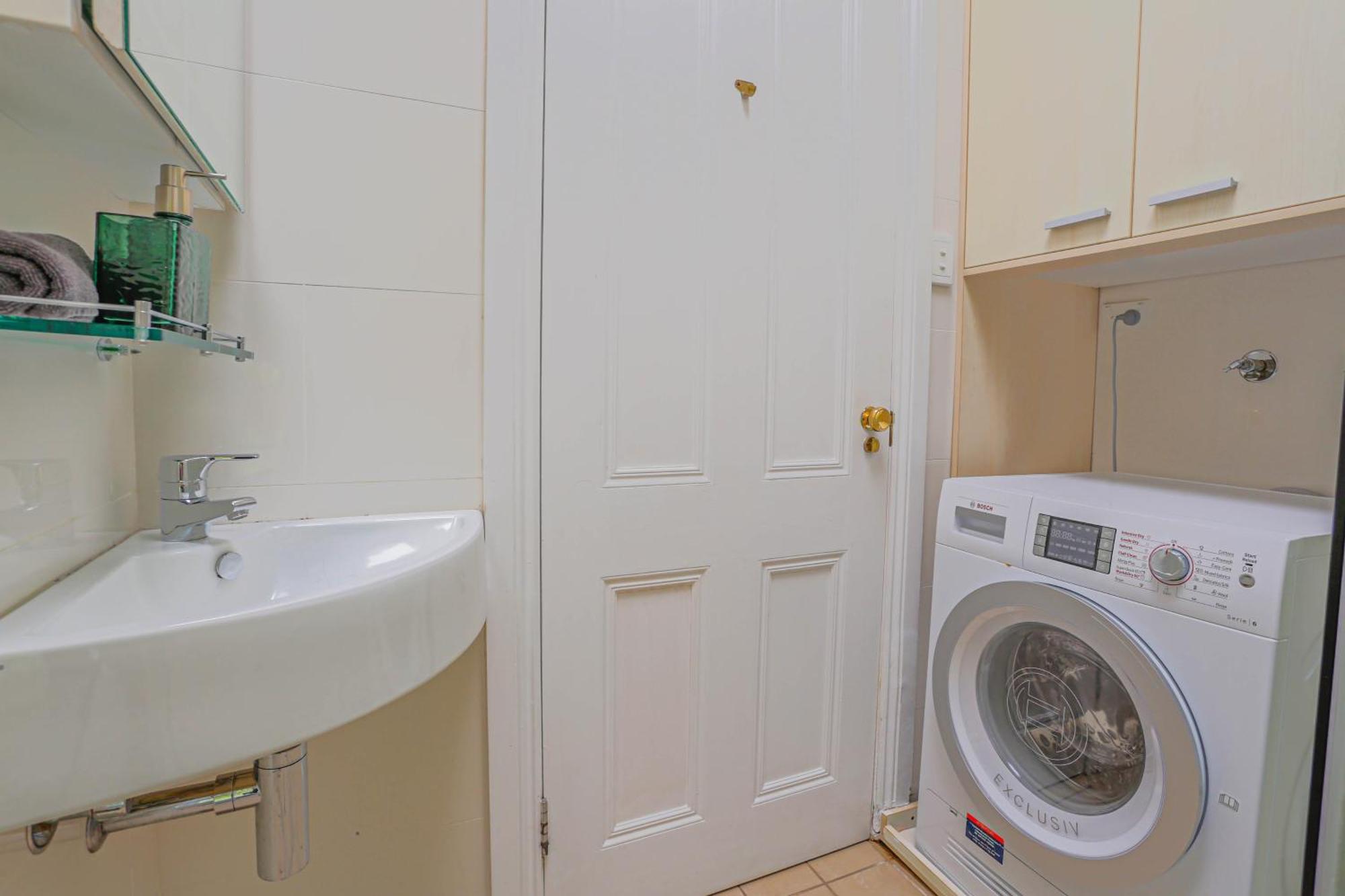 2 Bedroom House Situated At The Centre Of Surry Hills 2 E-bikes Included * Sydney
