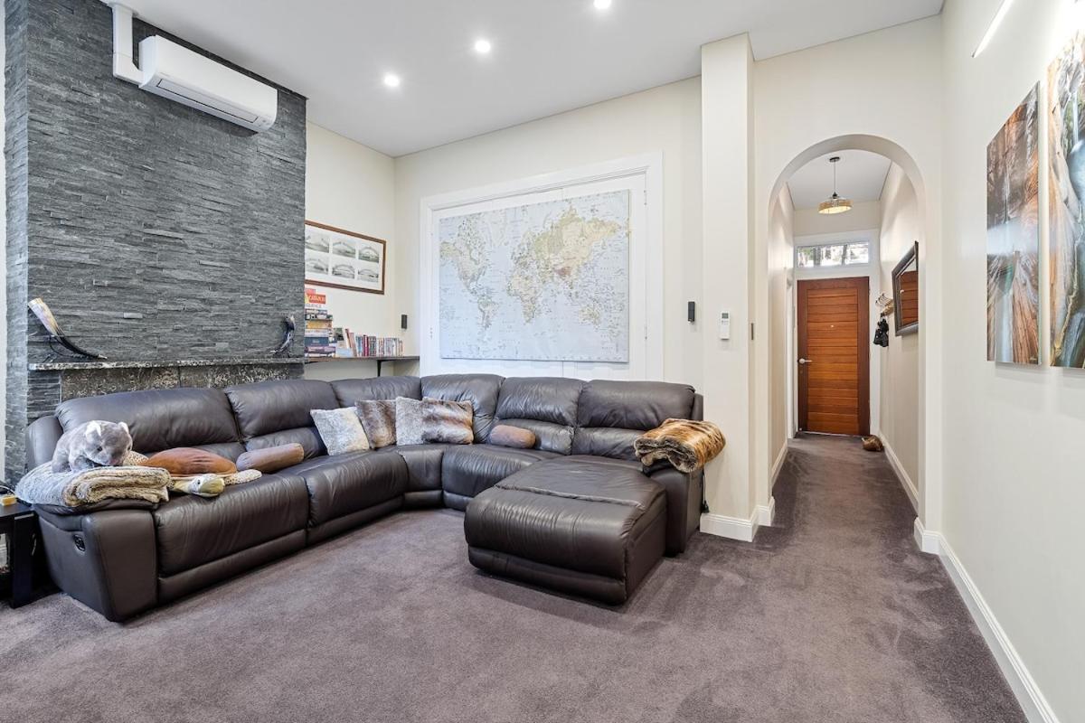 Huge, Inner 5 Bed Mansion, Near Opera House - 7 Mins Holiday home *