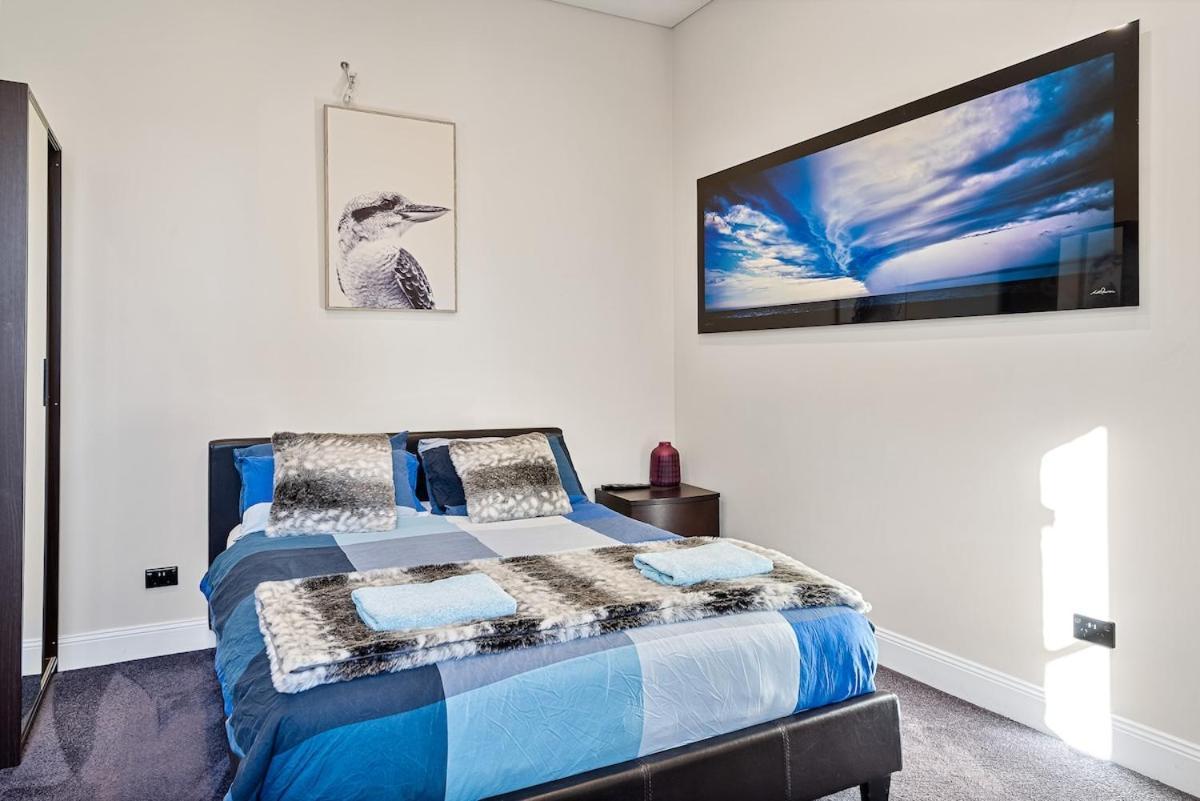 Huge, Inner 5 Bed Mansion, Near Opera House - 7 Mins Holiday home Sydney