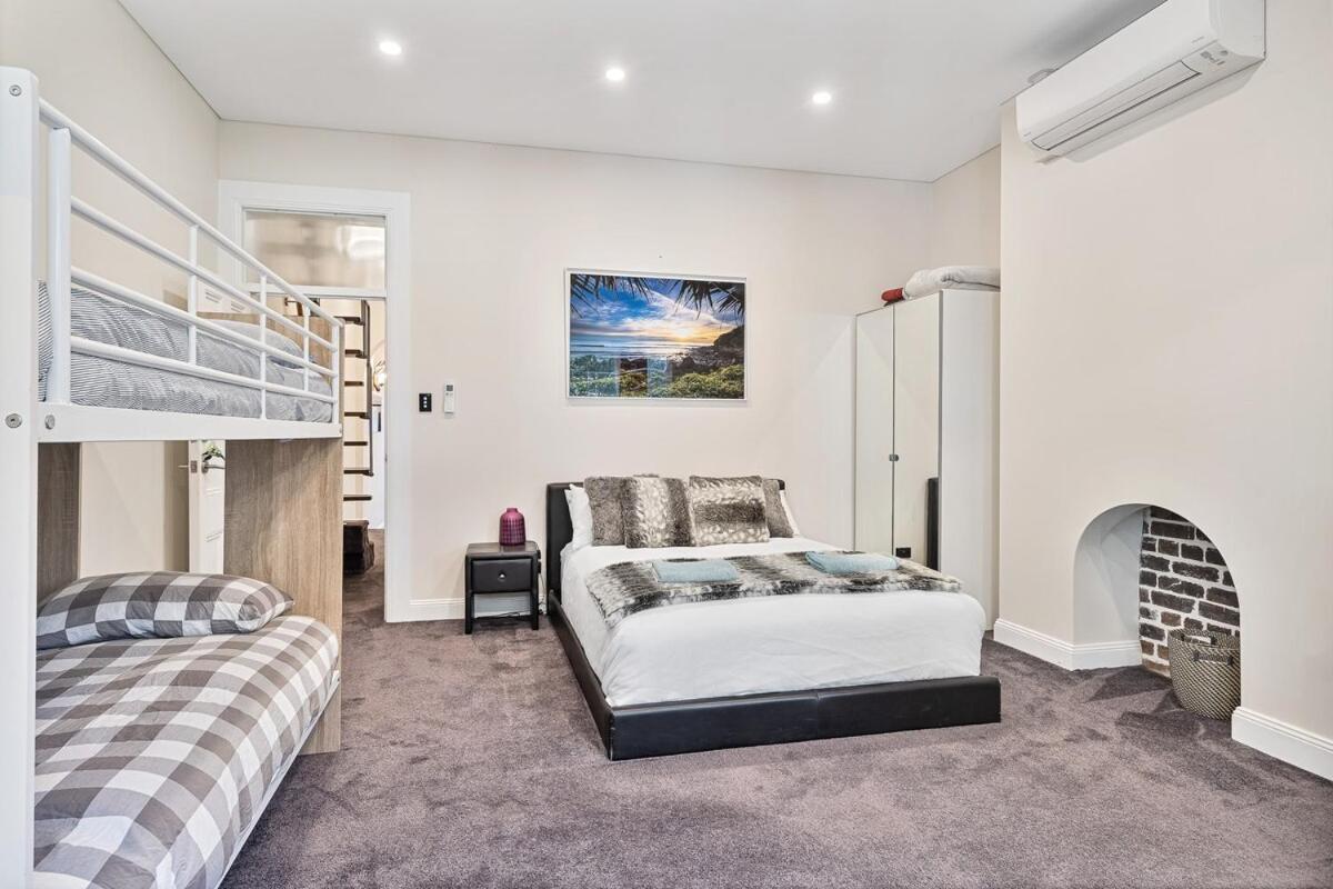 Huge, Inner 5 Bed Mansion, Near Opera House - 7 Mins Holiday home