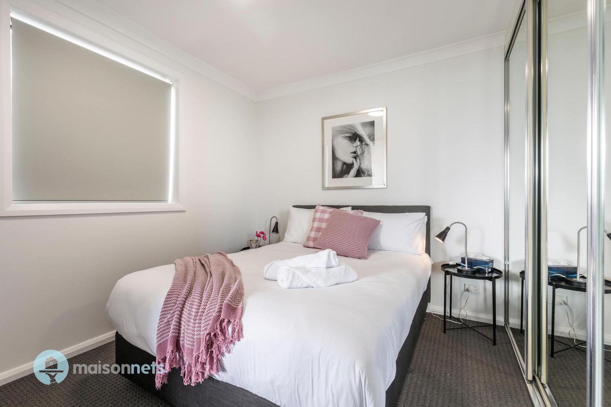 2 Bedroom 2 Bathroom Apt With Balcony And Parking Apartment *