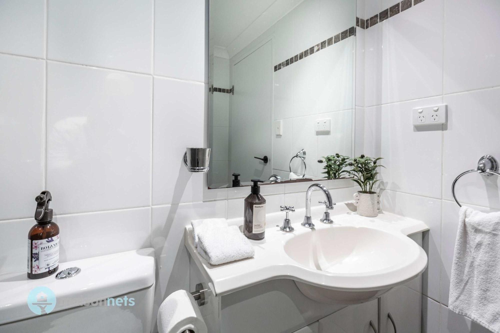 2 Bedroom 2 Bathroom Apt With Balcony And Parking *
