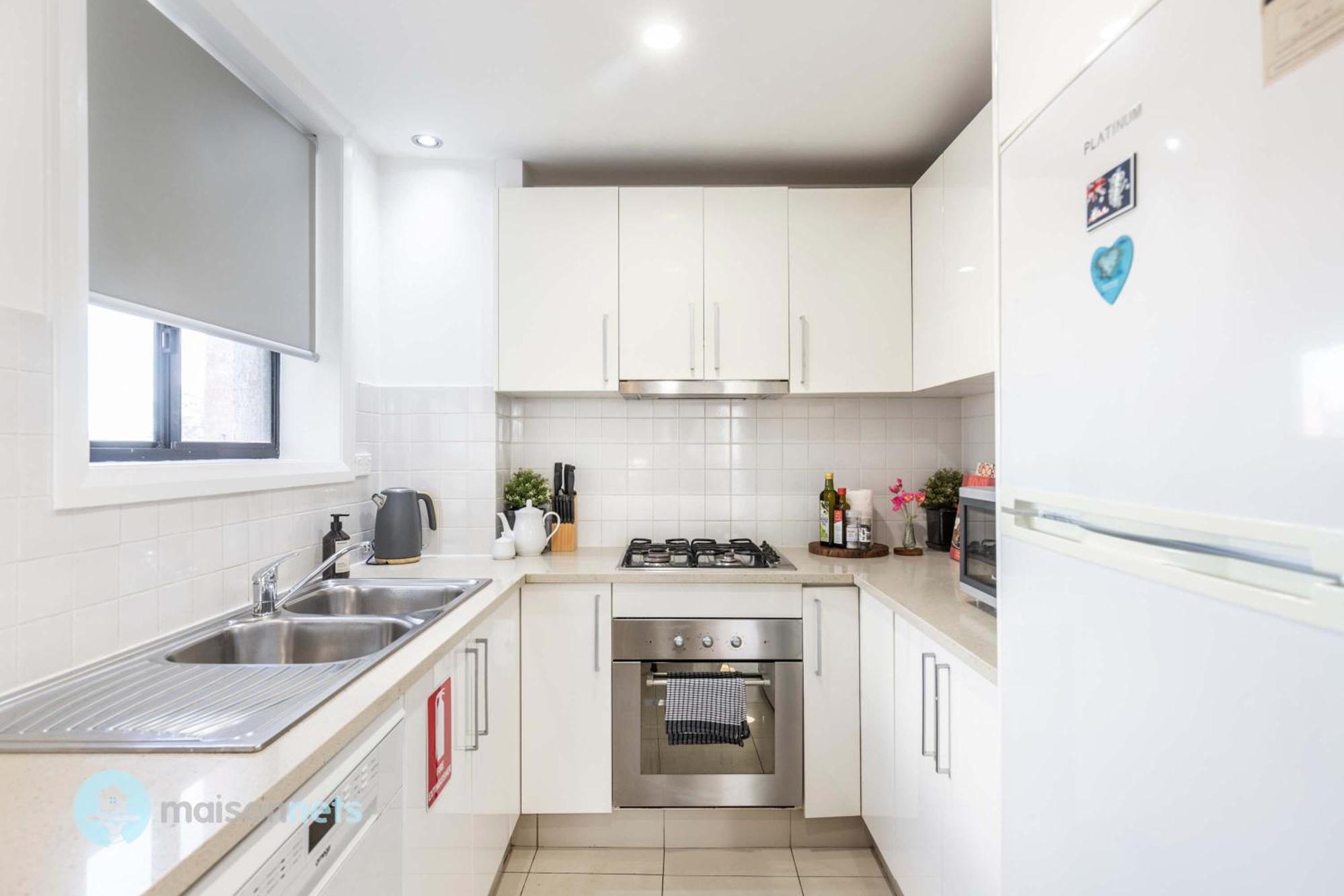 Apartment 2 Bedroom 2 Bathroom Apt With Balcony And Parking *