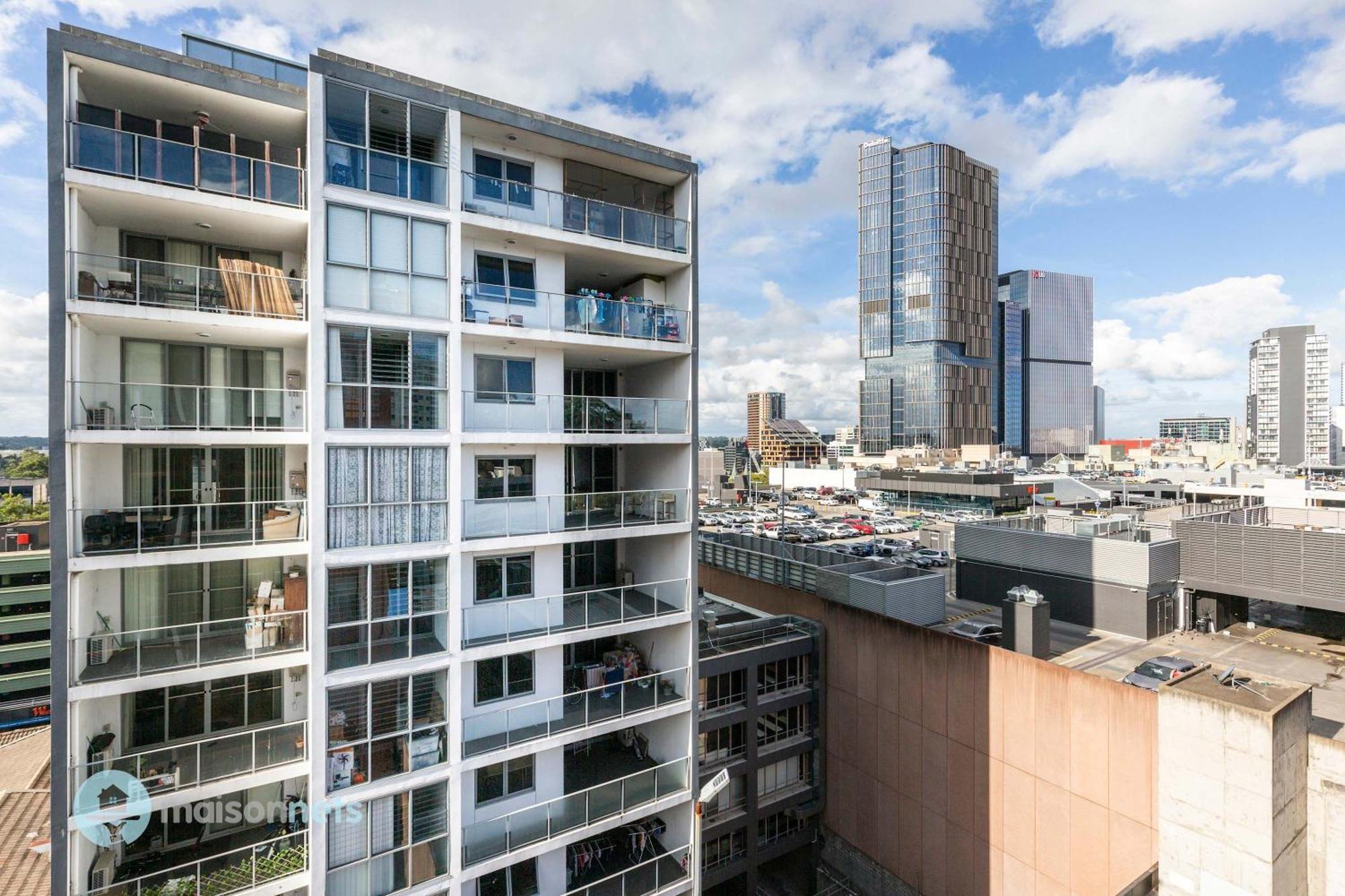 2 Bedroom 2 Bathroom Apt With Balcony And Parking *
