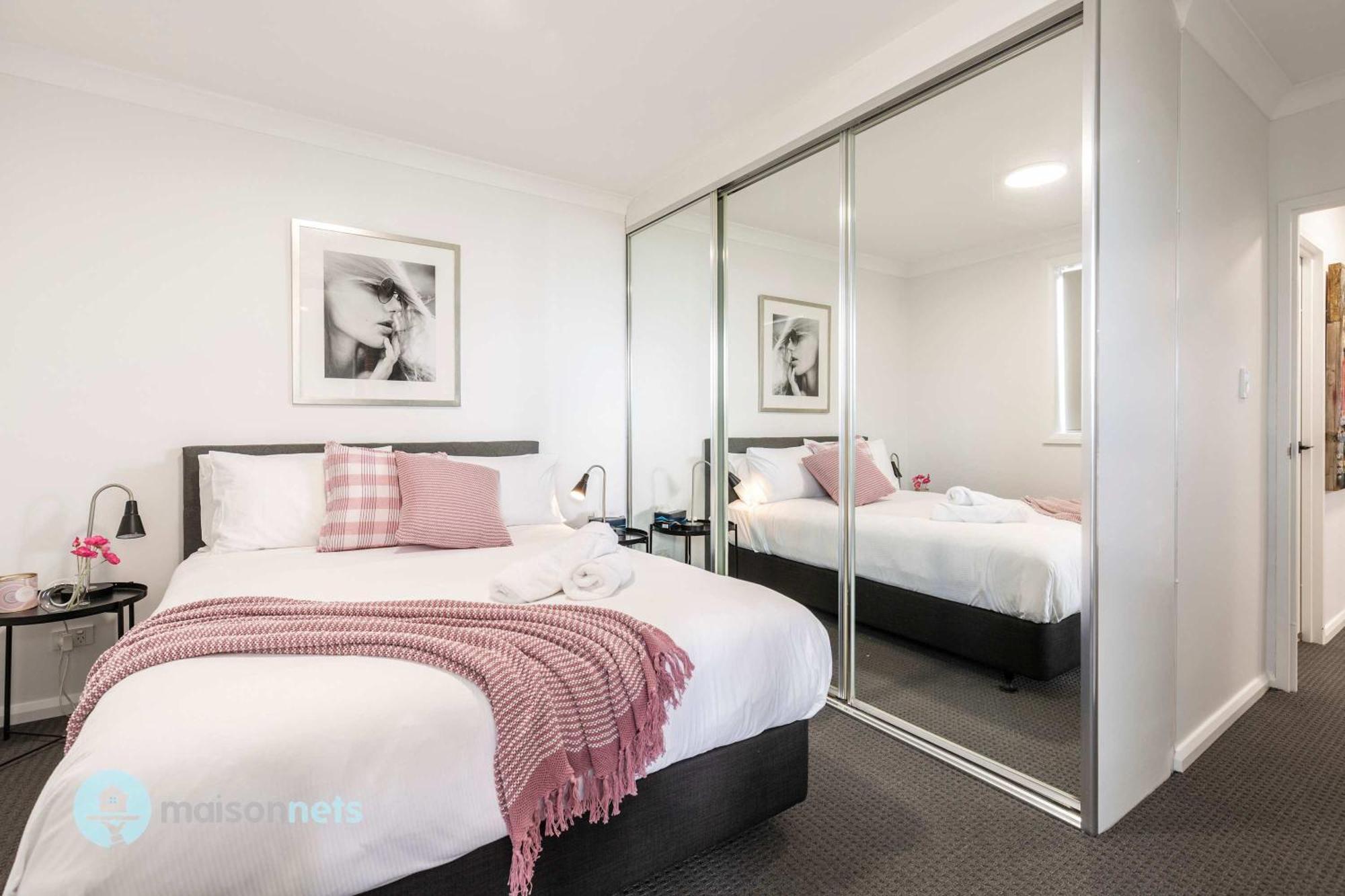 2 Bedroom 2 Bathroom Apt With Balcony And Parking * Sydney