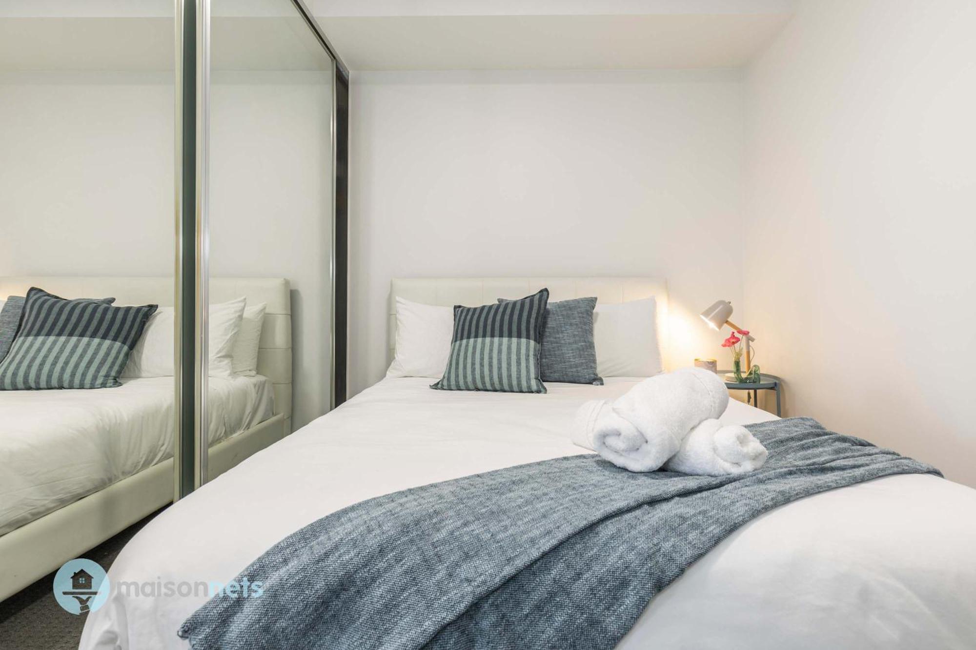 Apartment 2 Bedroom 2 Bathroom Apt With Balcony And Parking Sydney