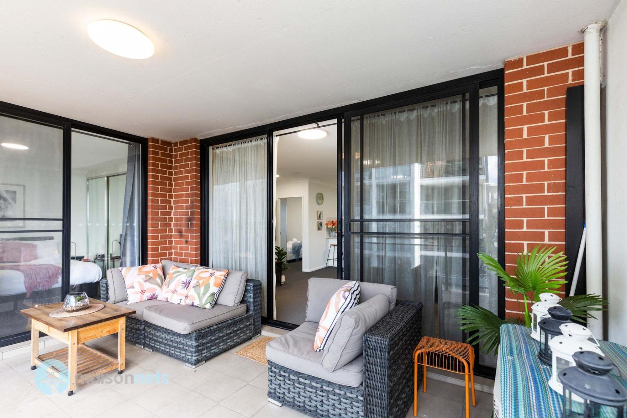 2 Bedroom 2 Bathroom Apt With Balcony And Parking Apartment *