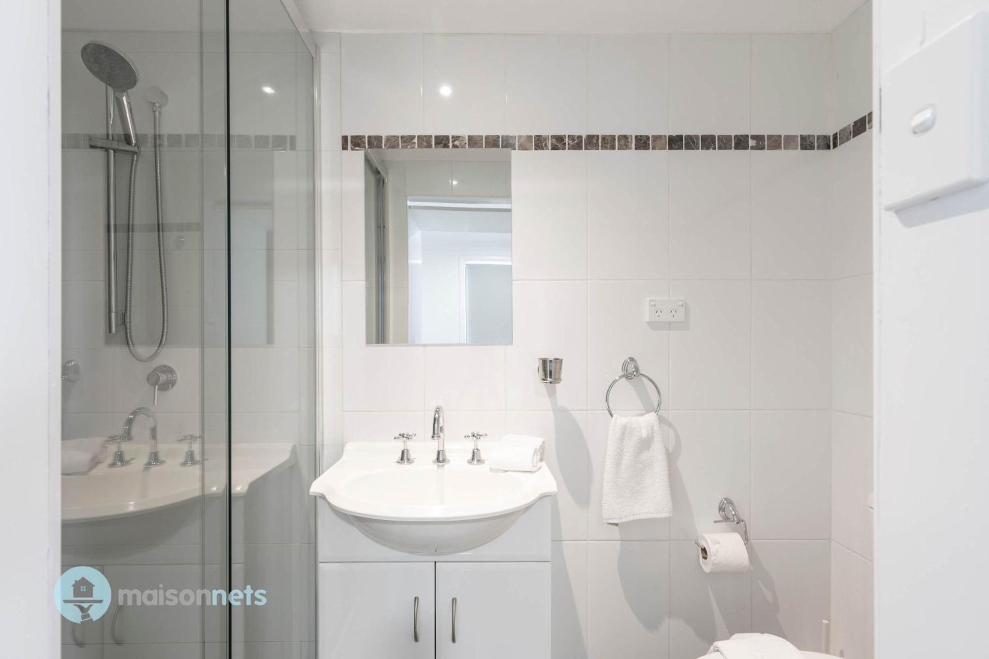 2 Bedroom 2 Bathroom Apt With Balcony And Parking *