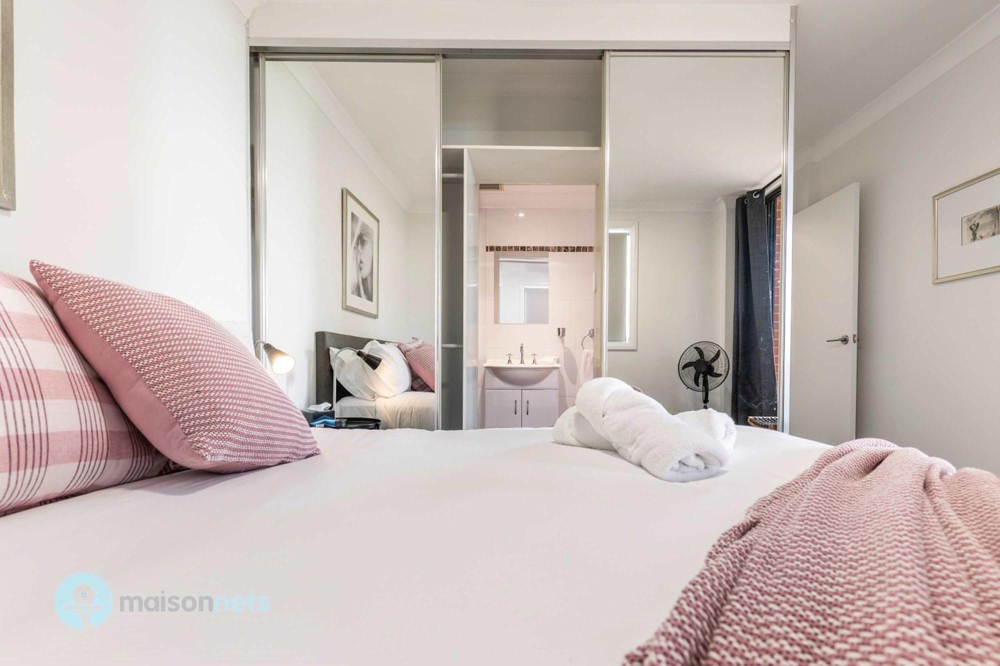 2 Bedroom 2 Bathroom Apt With Balcony And Parking * Sydney