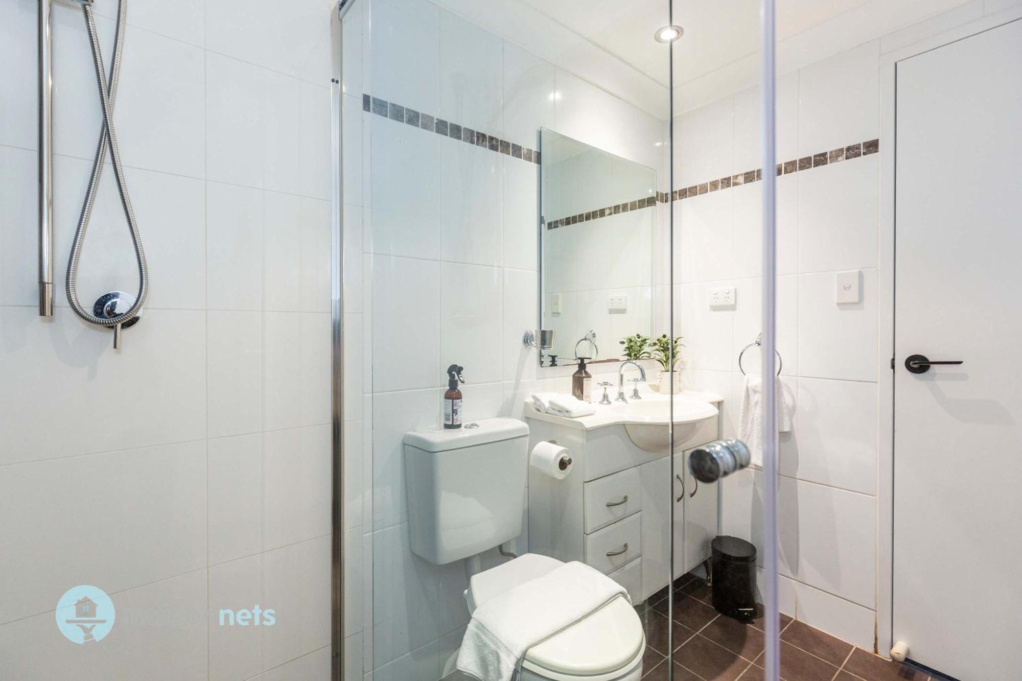 2 Bedroom 2 Bathroom Apt With Balcony And Parking *