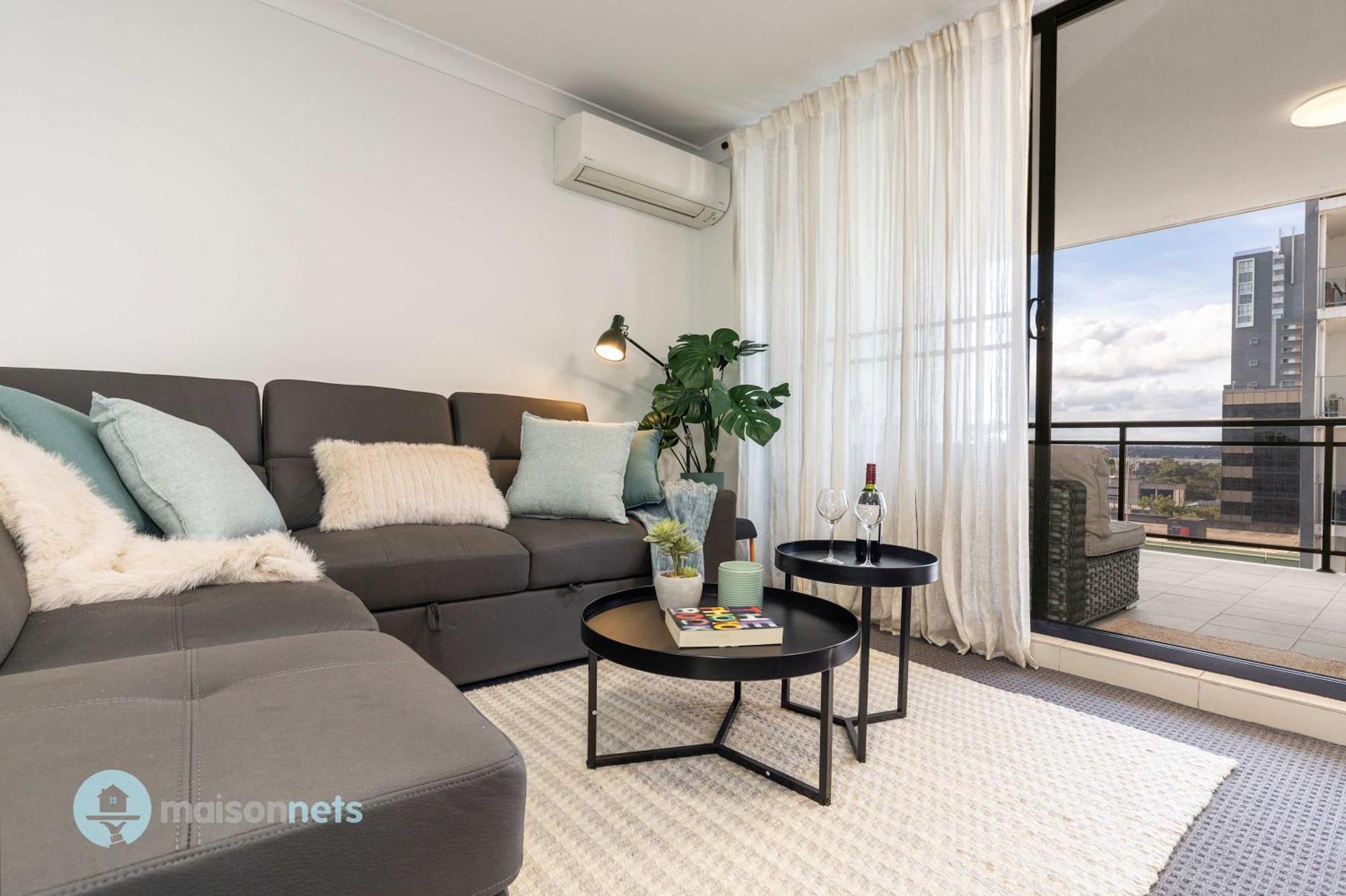 Apartment 2 Bedroom 2 Bathroom Apt With Balcony And Parking *