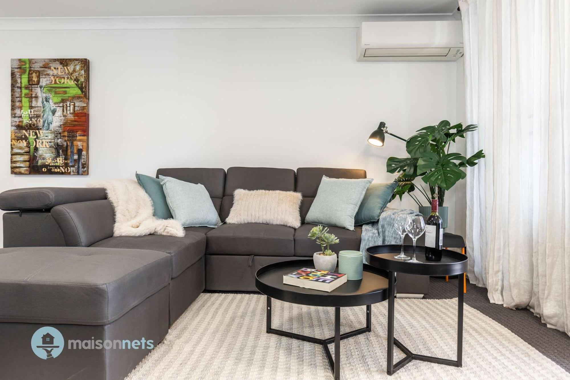 2 Bedroom 2 Bathroom Apt With Balcony And Parking Sydney