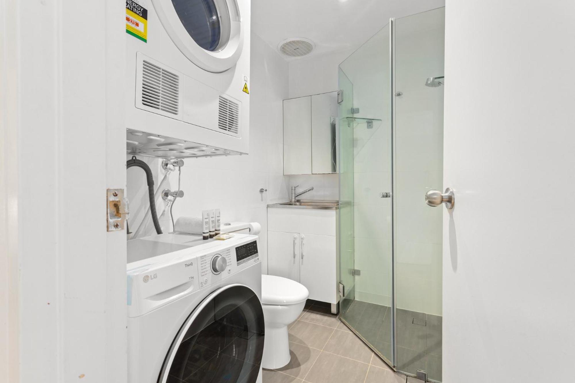 Bright 2-bed Unit With Parking By The Apartment *