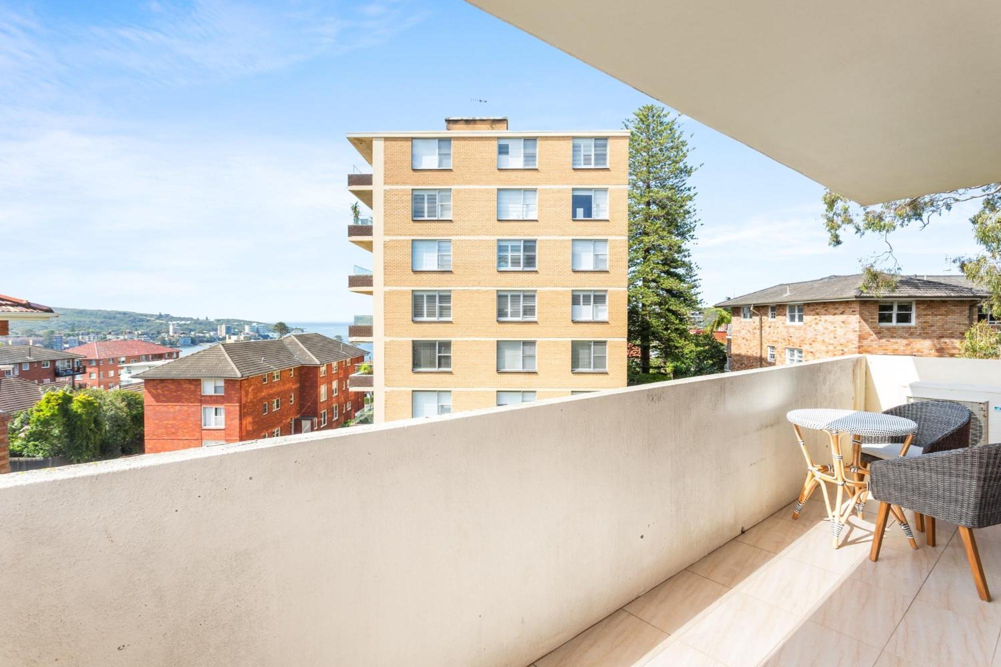 Bright 2-bed Unit With Parking By The