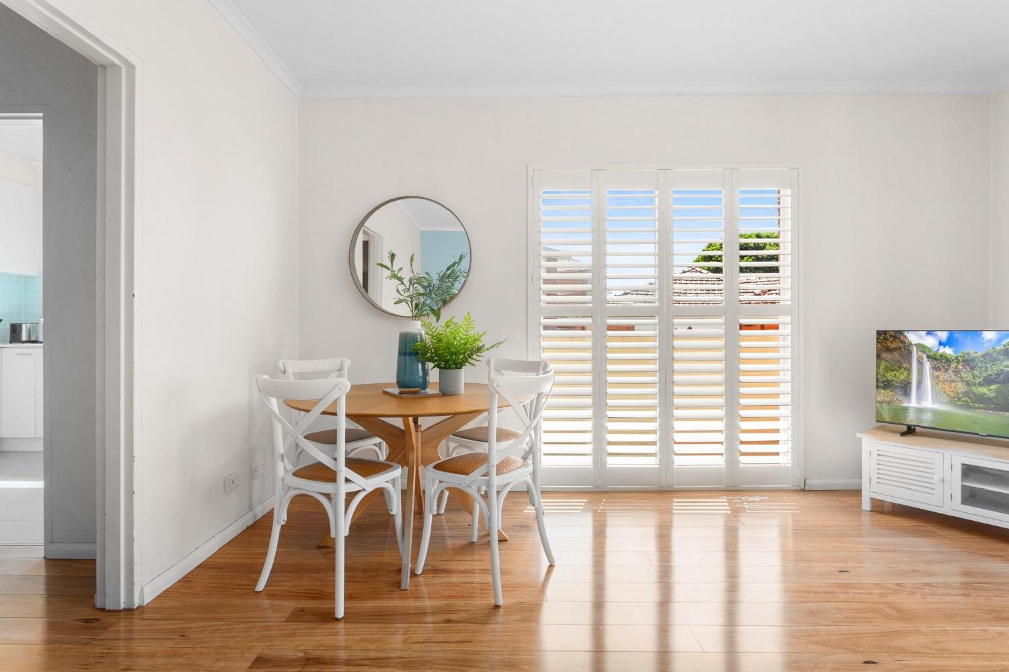 Apartment Bright 2-bed Unit With Parking By The