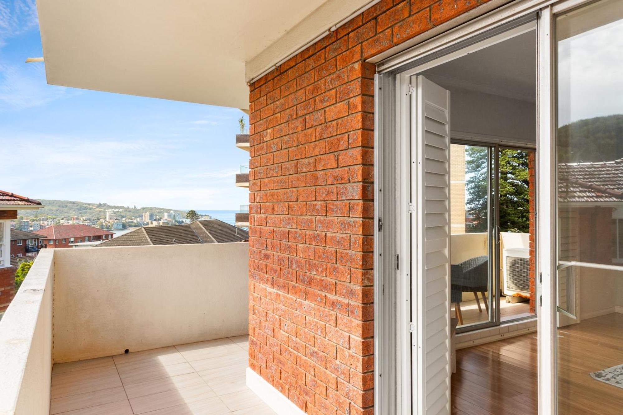 Bright 2-bed Unit With Parking By The *